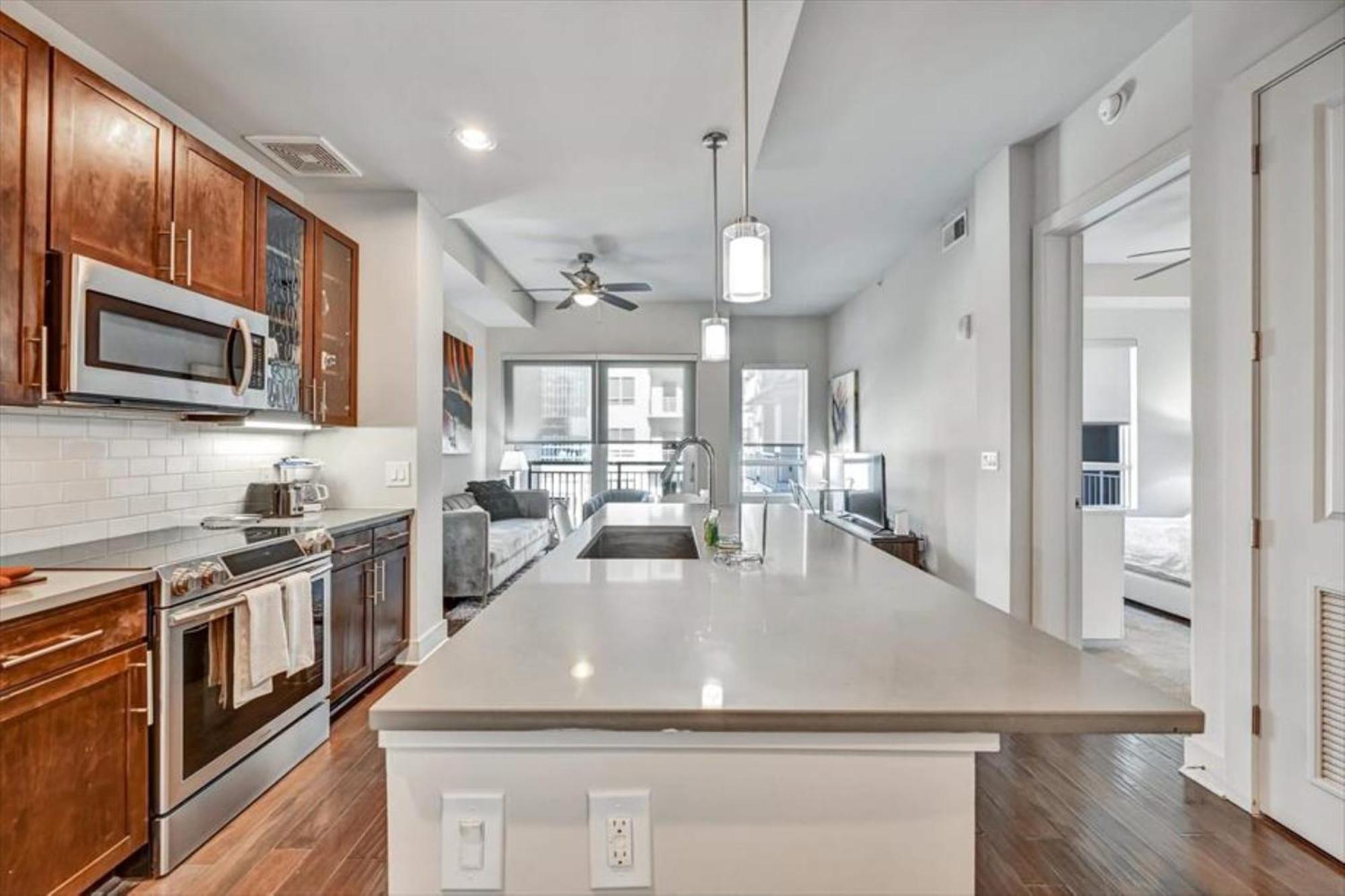 Global Luxury Midtown *