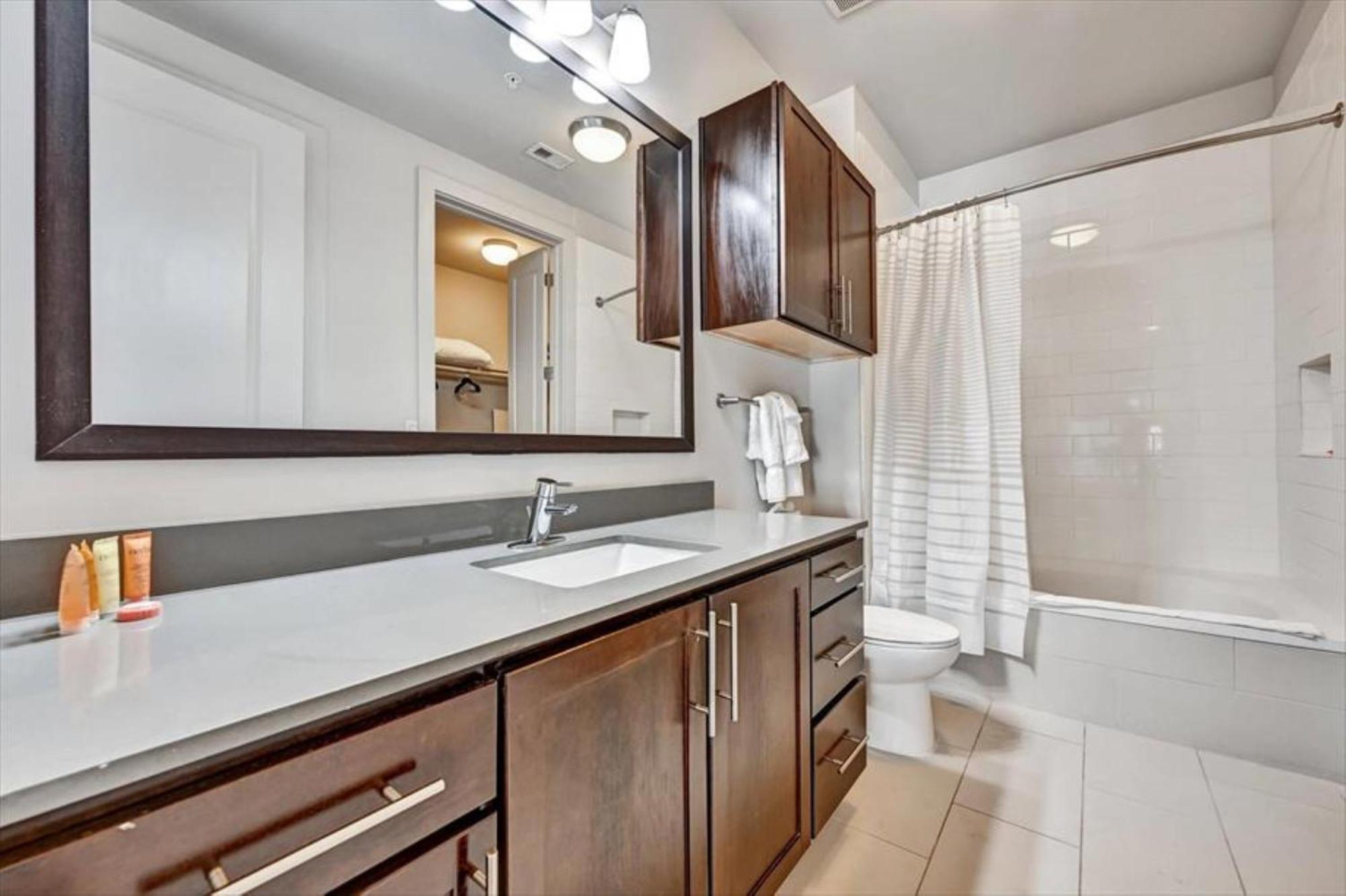 Global Luxury Midtown Apartment *