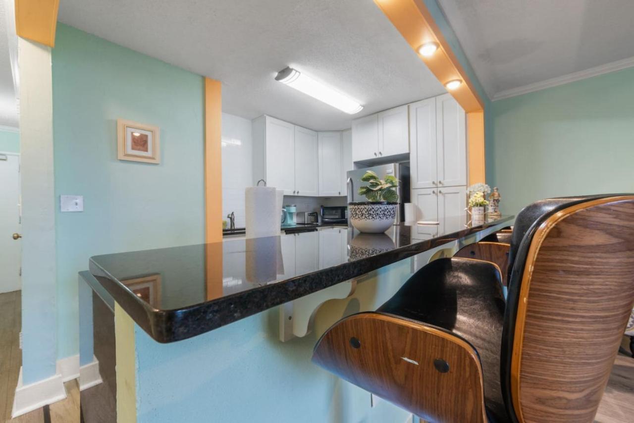 Affordable 2br Condo, Walk To Downtown Attractions Holiday home