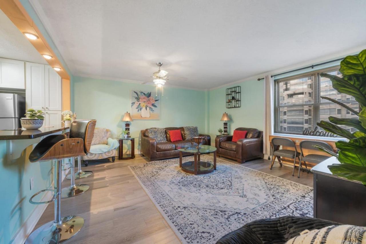 Affordable 2br Condo, Walk To Downtown Attractions Holiday home