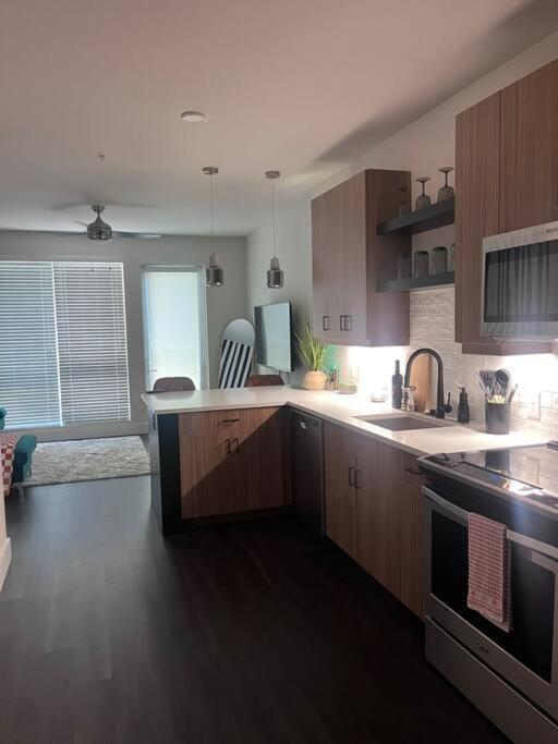 Apartment Located Modern West Midtown *