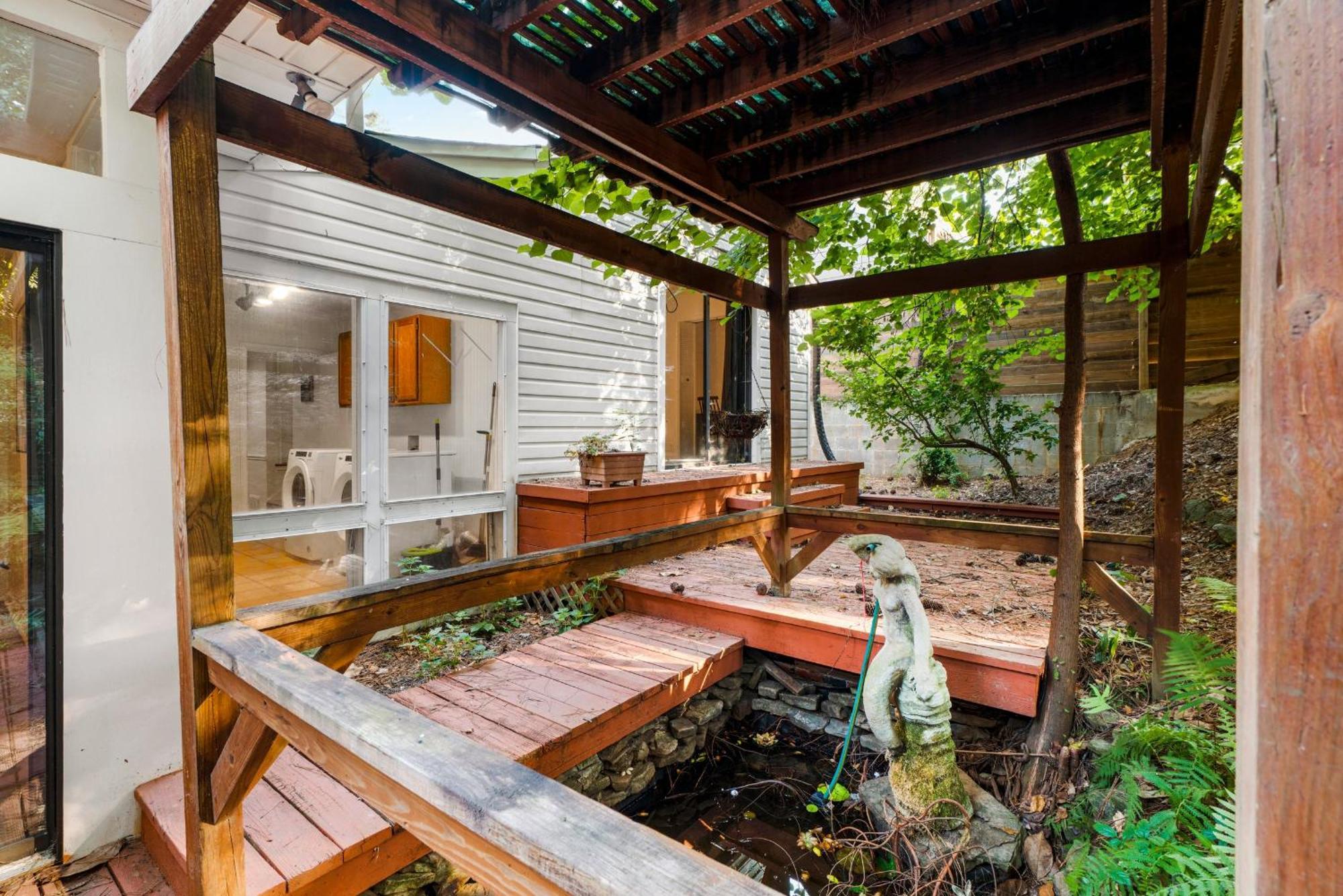 Villa 3-bed 2&half-bath Pet Friendly Buckhead *