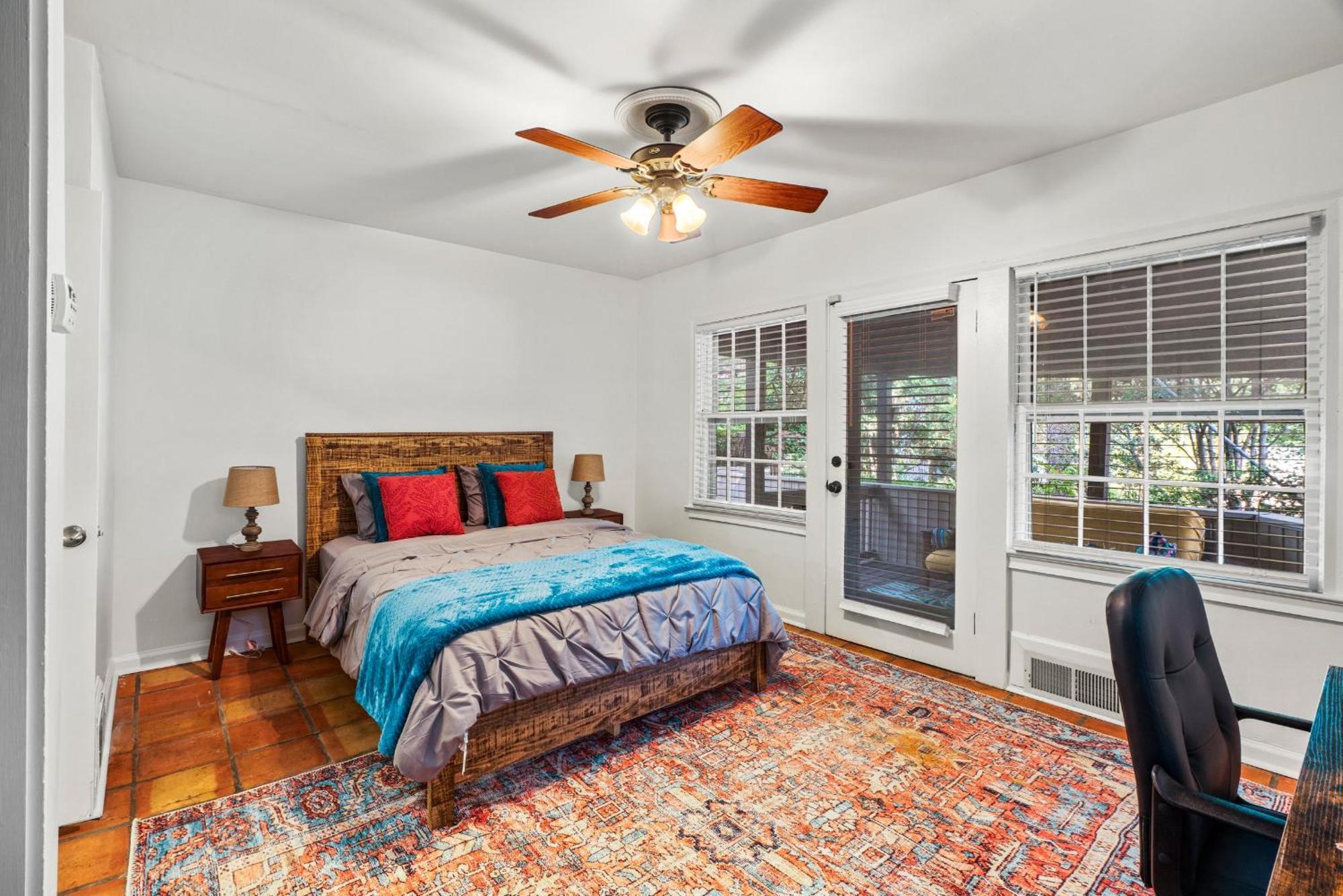 3-bed 2&half-bath Pet Friendly Buckhead *