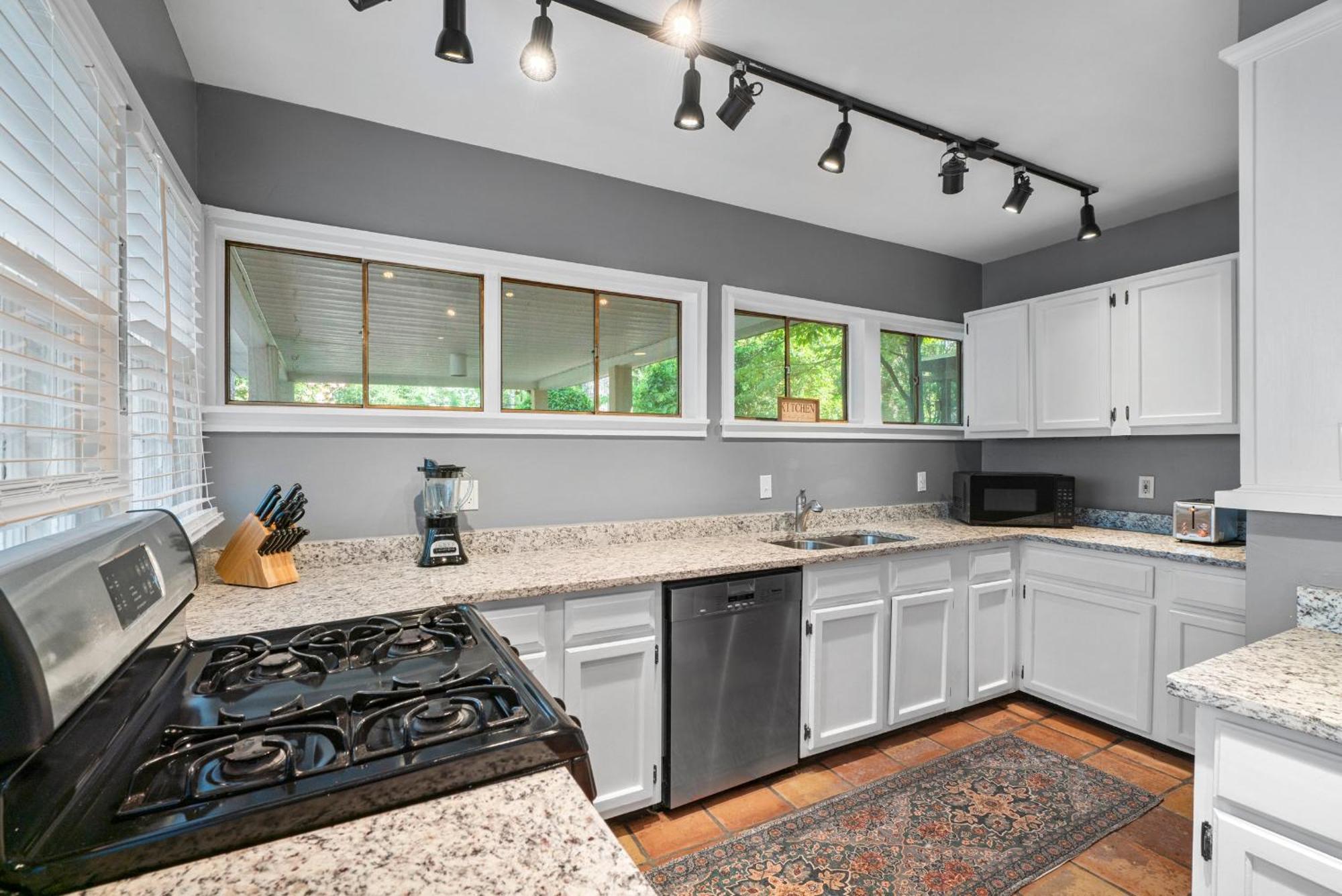 3-bed 2&half-bath Pet Friendly Buckhead * Atlanta