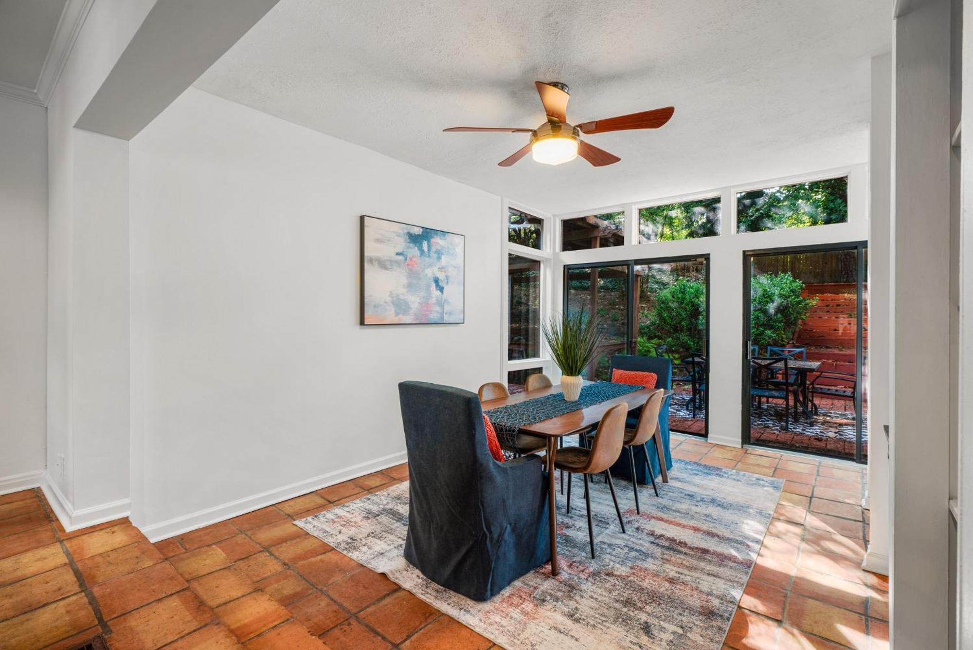 3-bed 2&half-bath Pet Friendly Buckhead *