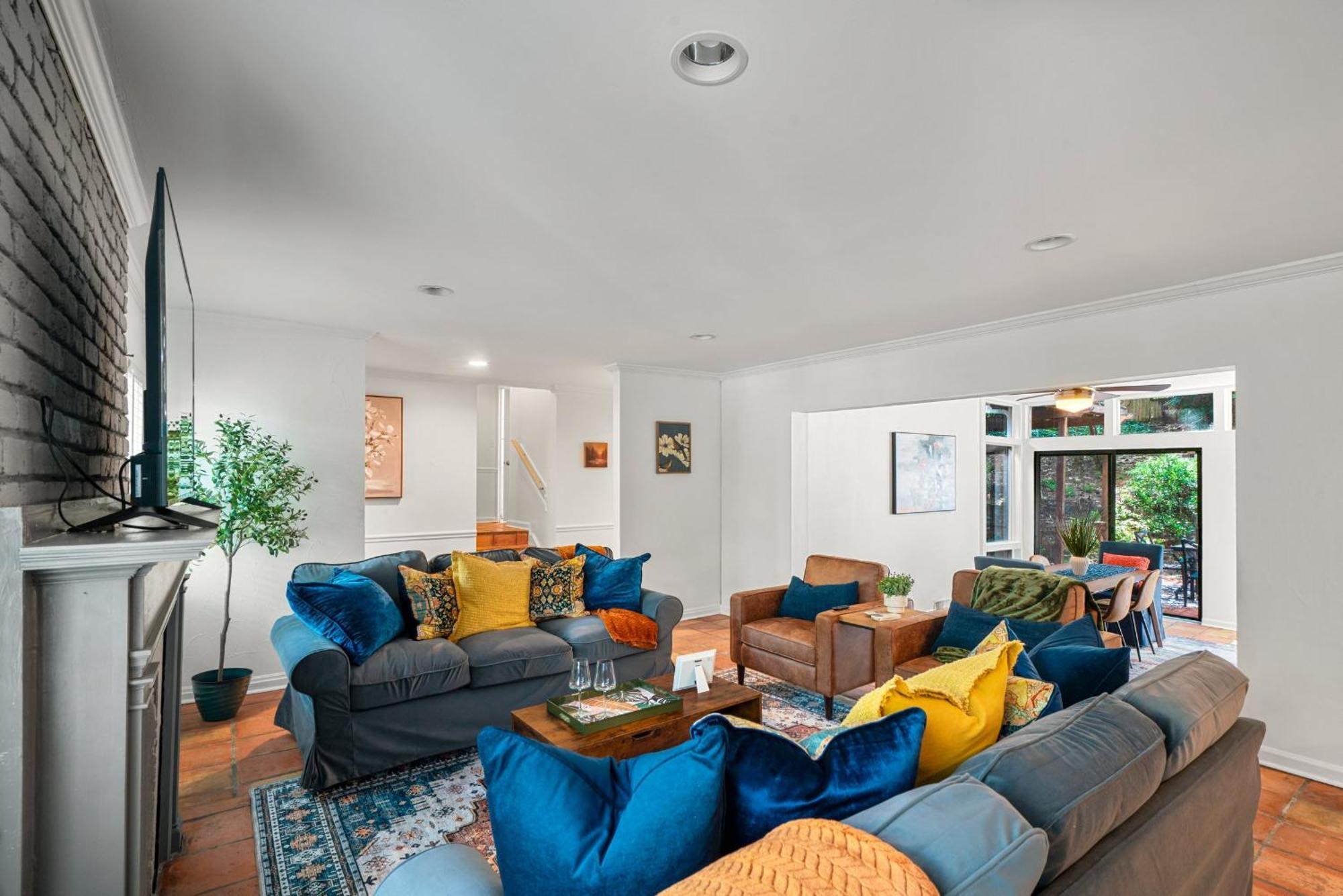 3-bed 2&half-bath Pet Friendly Buckhead Villa *