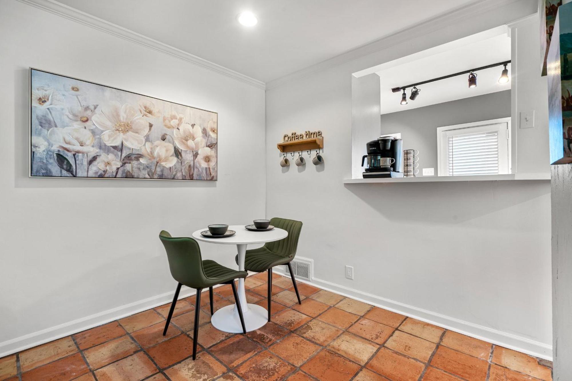 3-bed 2&half-bath Pet Friendly Buckhead *