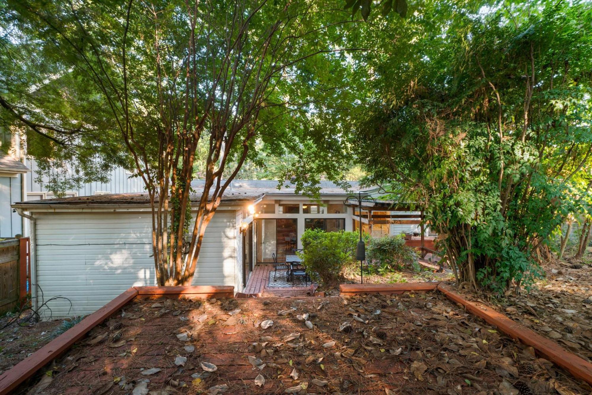 3-bed 2&half-bath Pet Friendly Buckhead Villa *