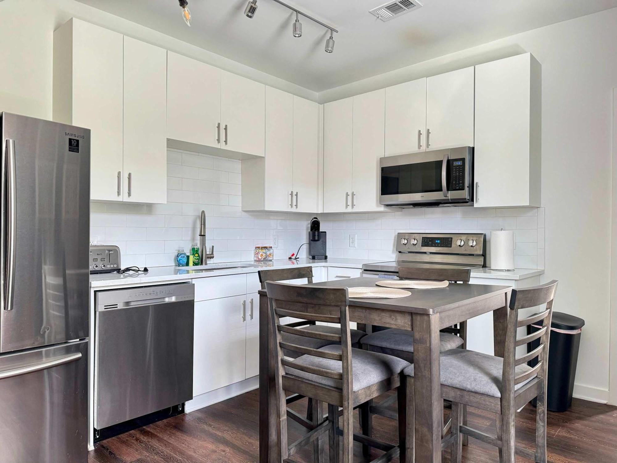 Luxury 4beds 3baths 2balcony Penthouse 542blvd