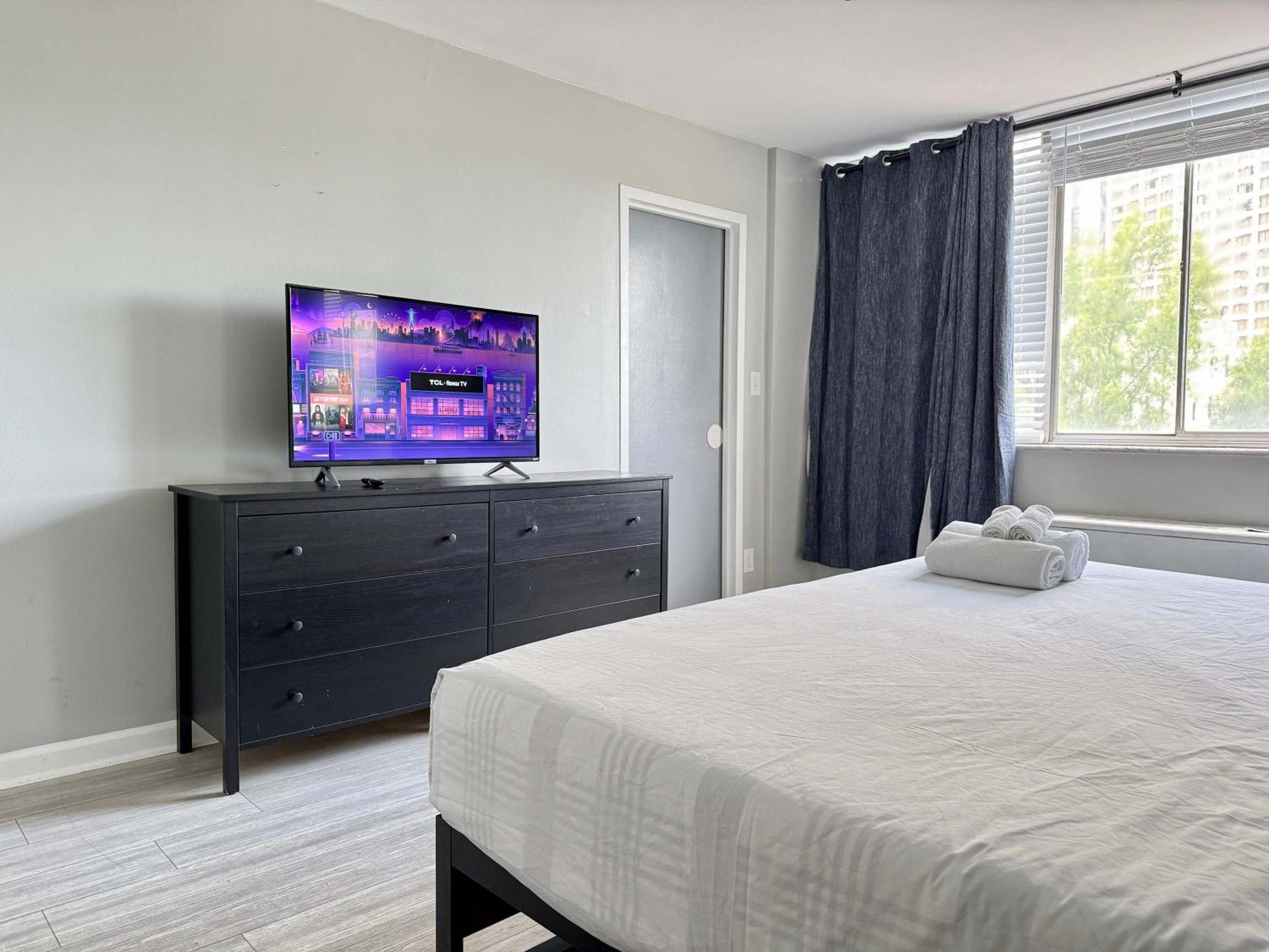 Apartment Downtown! Onsite Parking! 2bd! View! Lm509 *