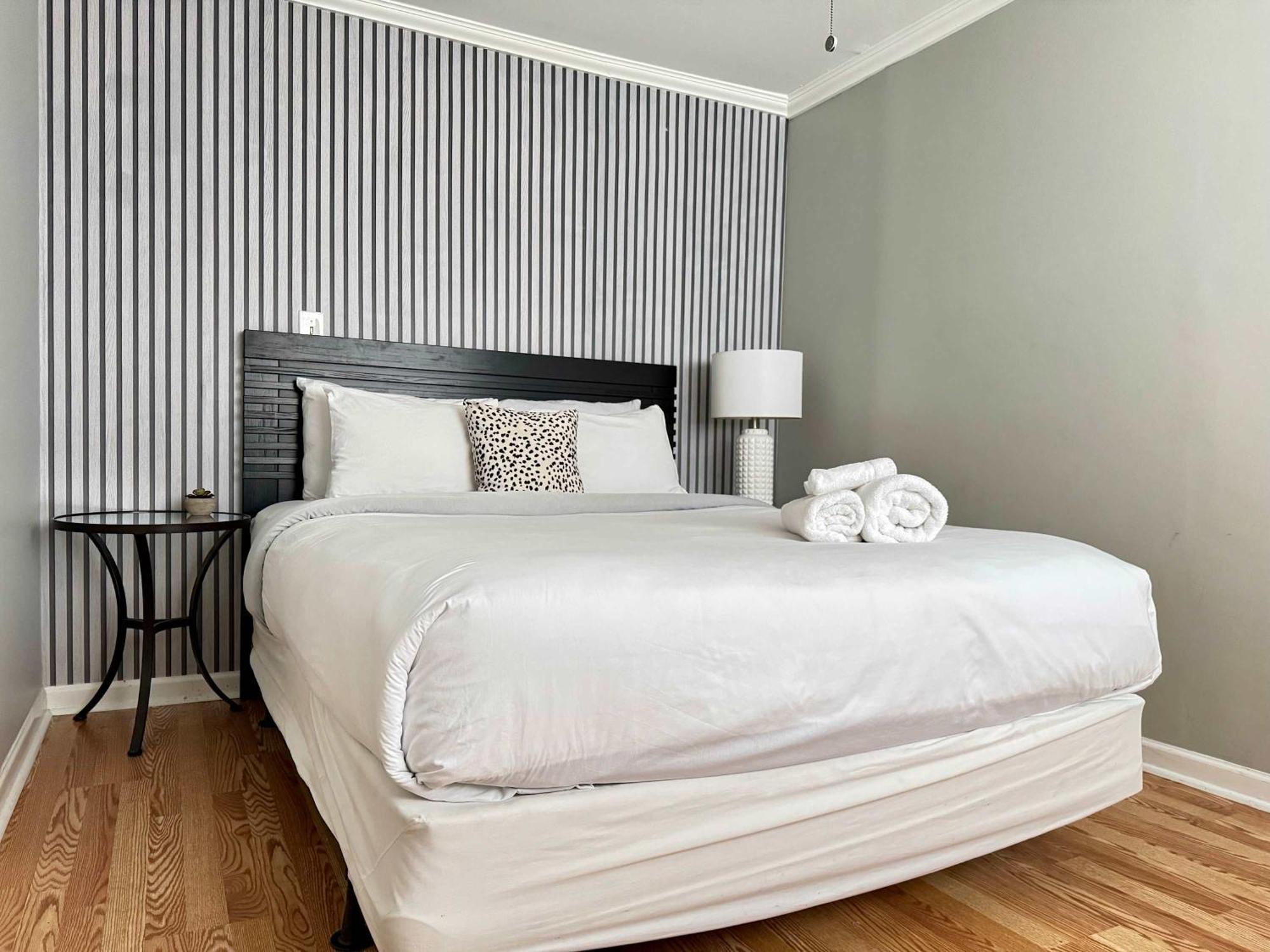 Downtown! Onsite Parking! 2bd! View! Lm509 *