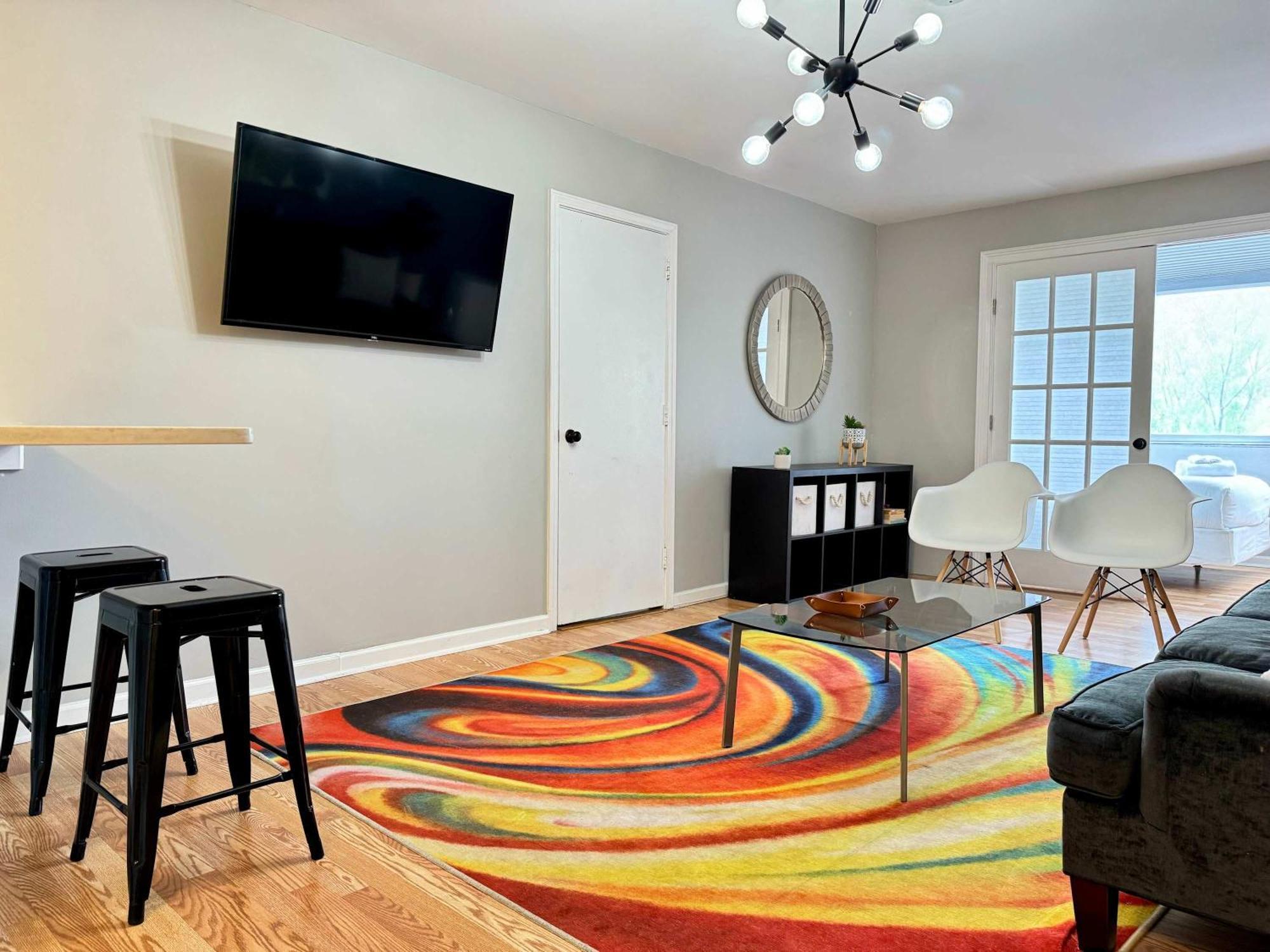 Apartment Downtown! Onsite Parking! 2bd! View! Lm509