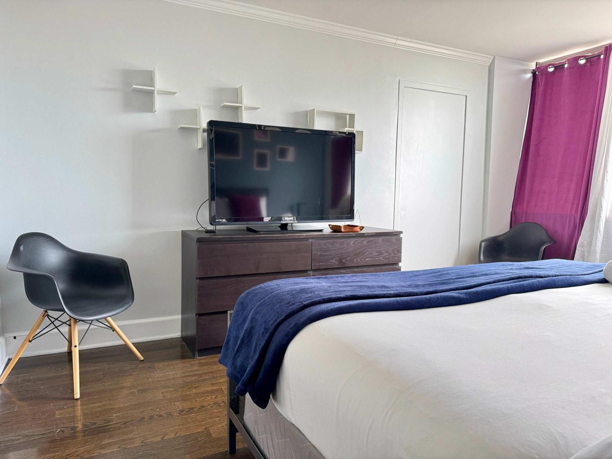 View Newly Renovated 3 Beds With Free Parking Lm1809