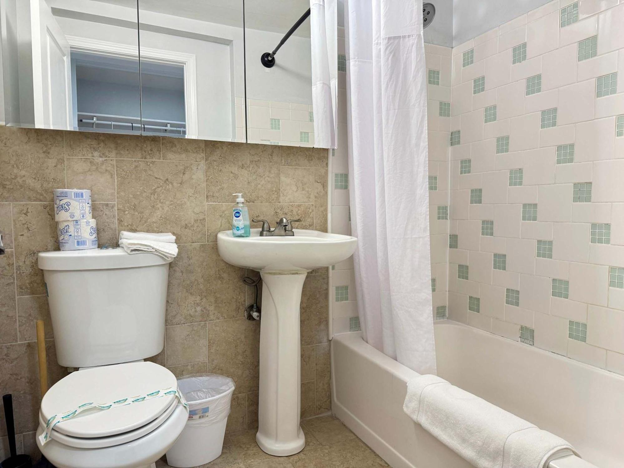Holiday home View Newly Renovated 3 Beds With Free Parking Lm1809