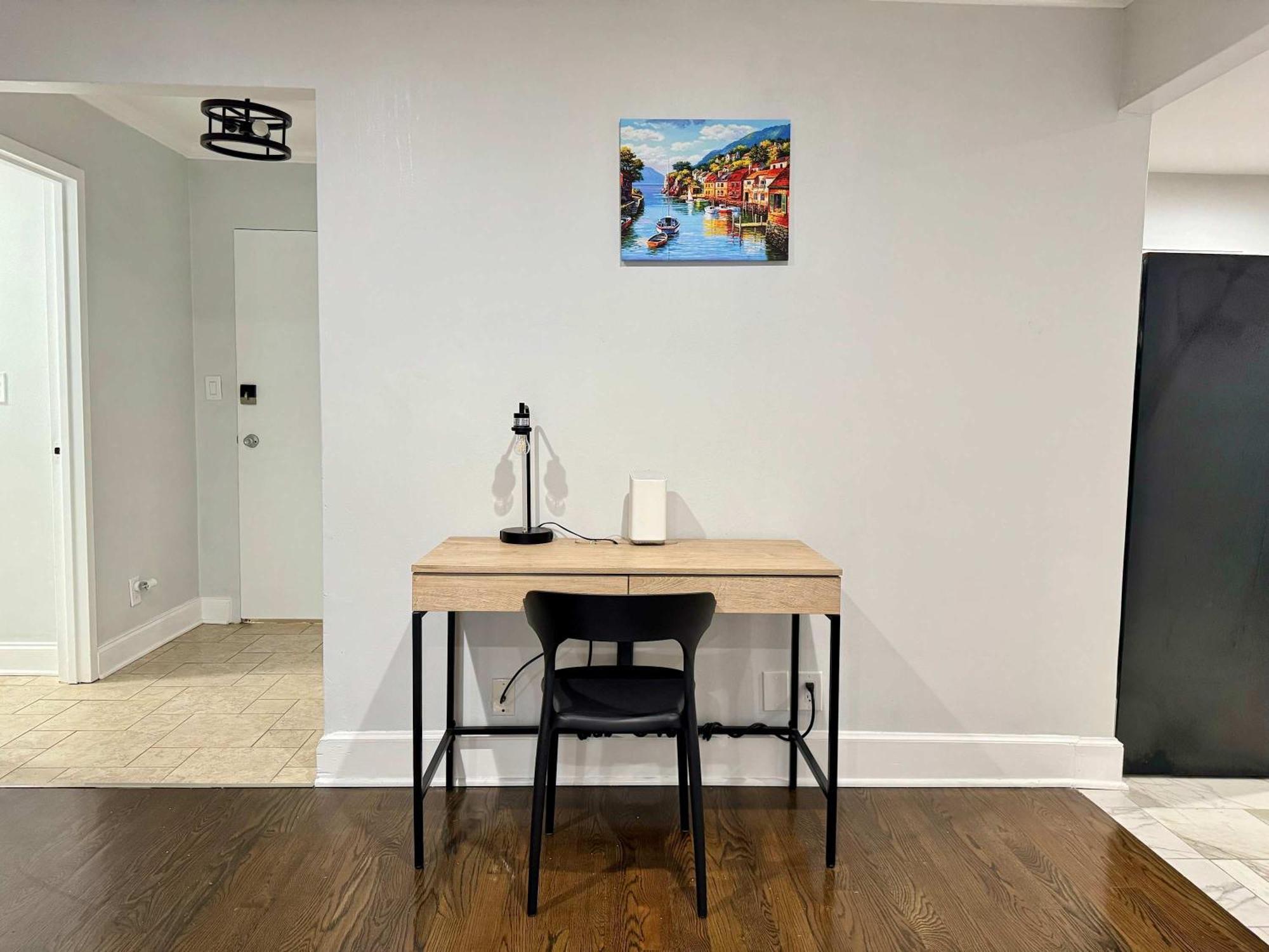 View Newly Renovated 3 Beds With Free Parking Lm1809 *