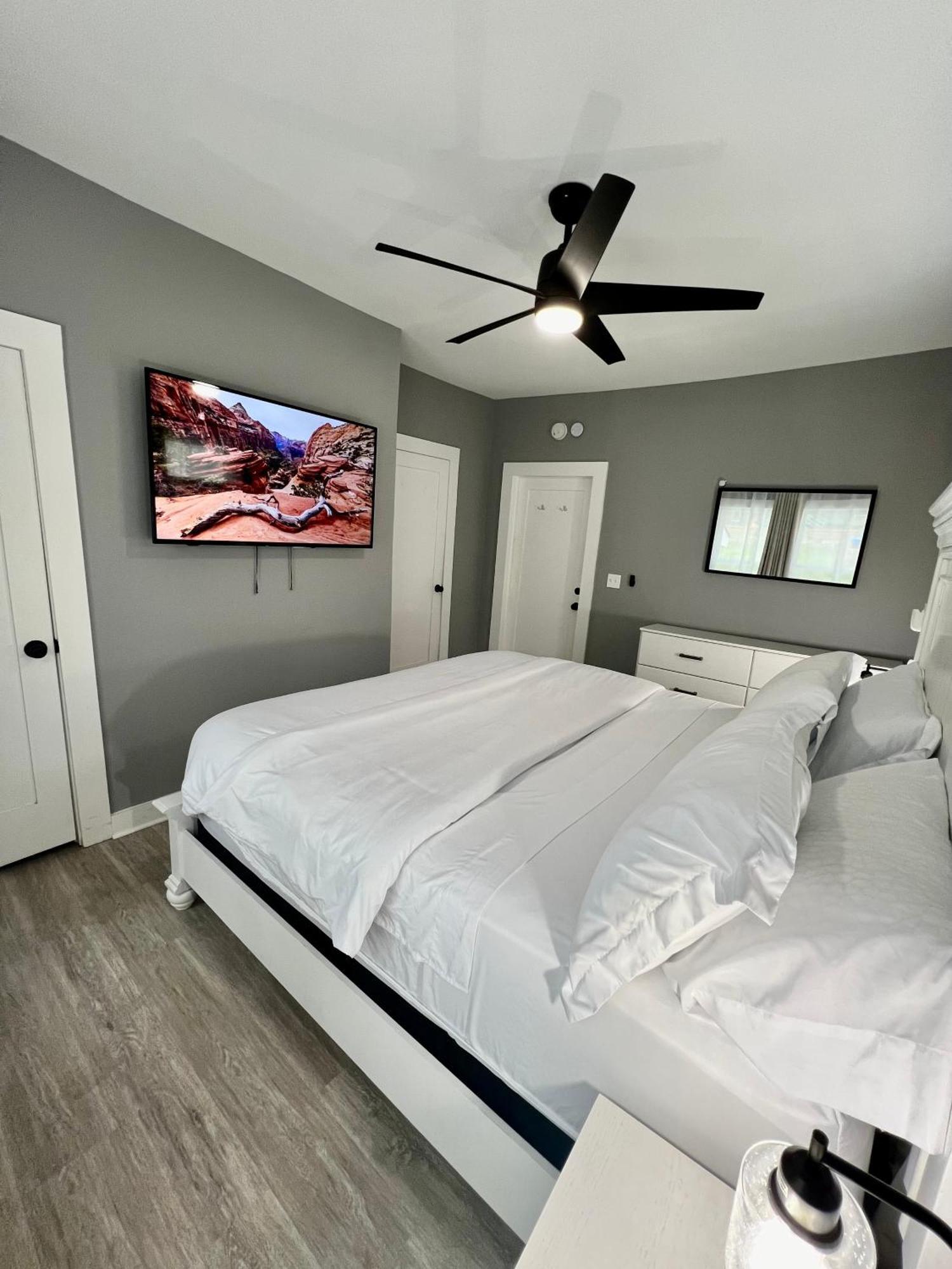 Calm 4br-3ba 10 Min Dt Airport By Lsp Homes Holiday home