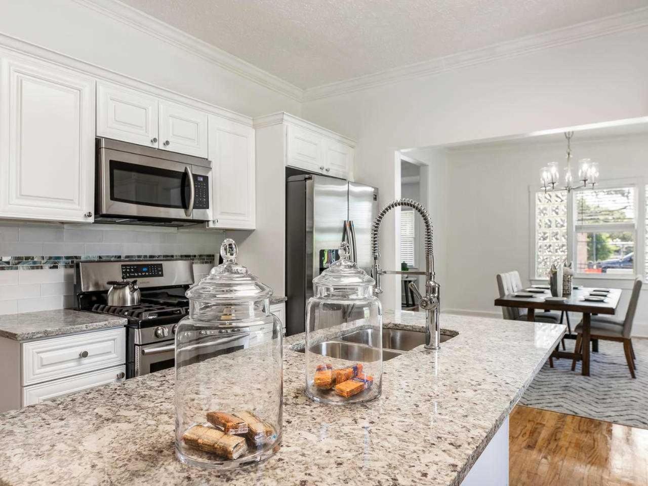 Spacious Near Zoo L Sleeps 12 Includ Holiday home Atlanta