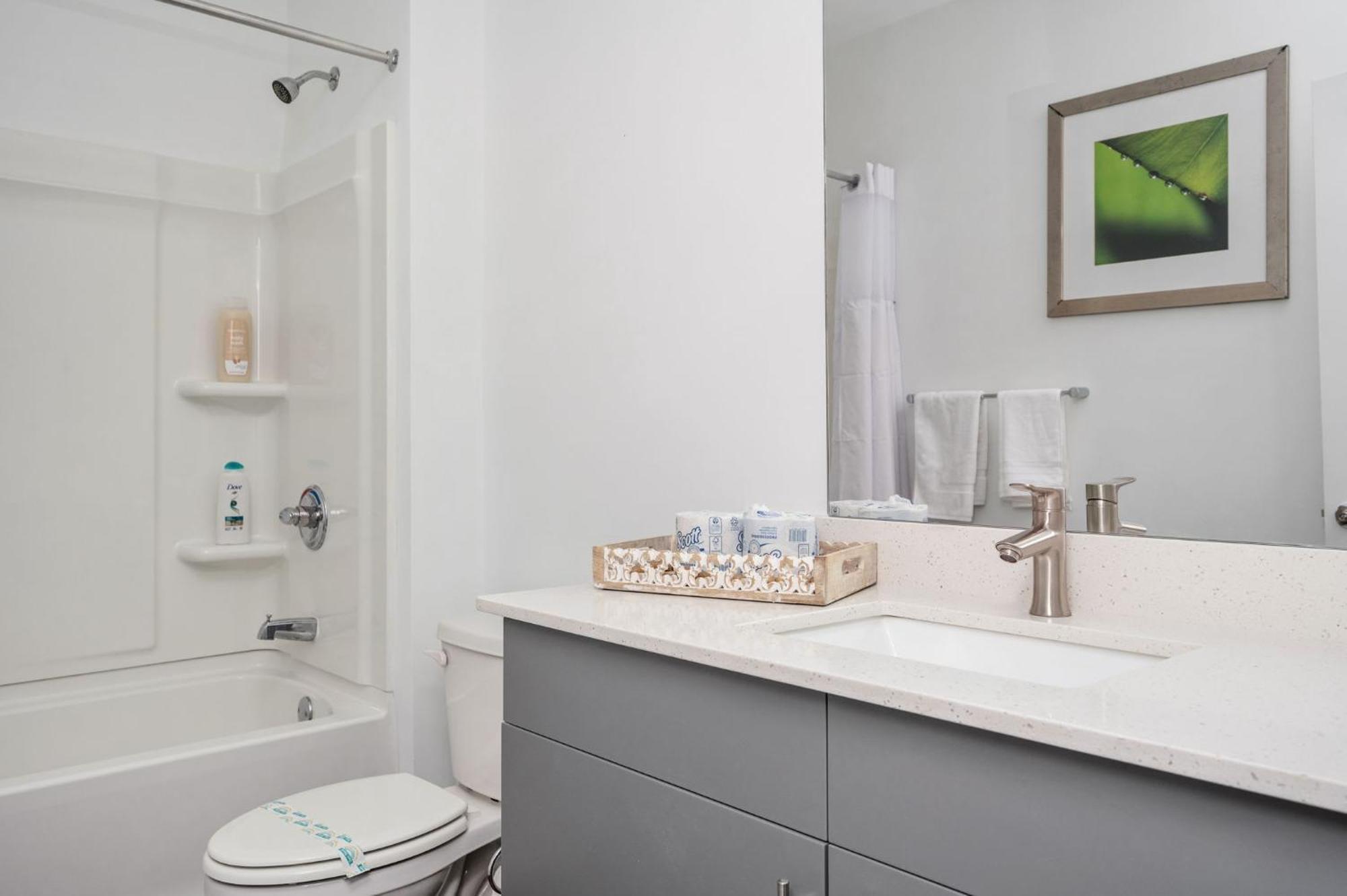 Luxury New 2b2b Private Balcony 542blvd Holiday home *