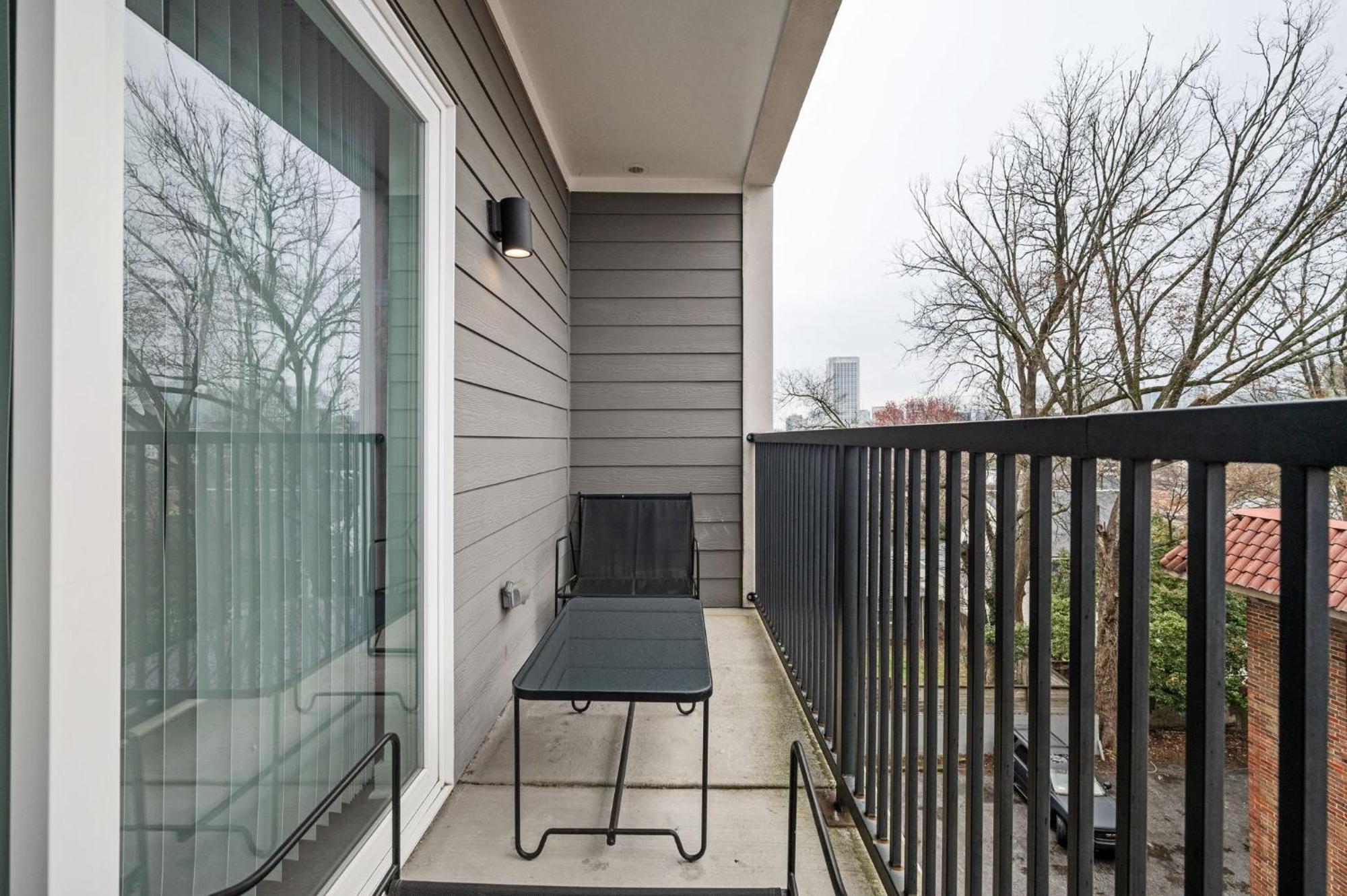 Holiday home Luxury New 2b2b Private Balcony 542blvd *