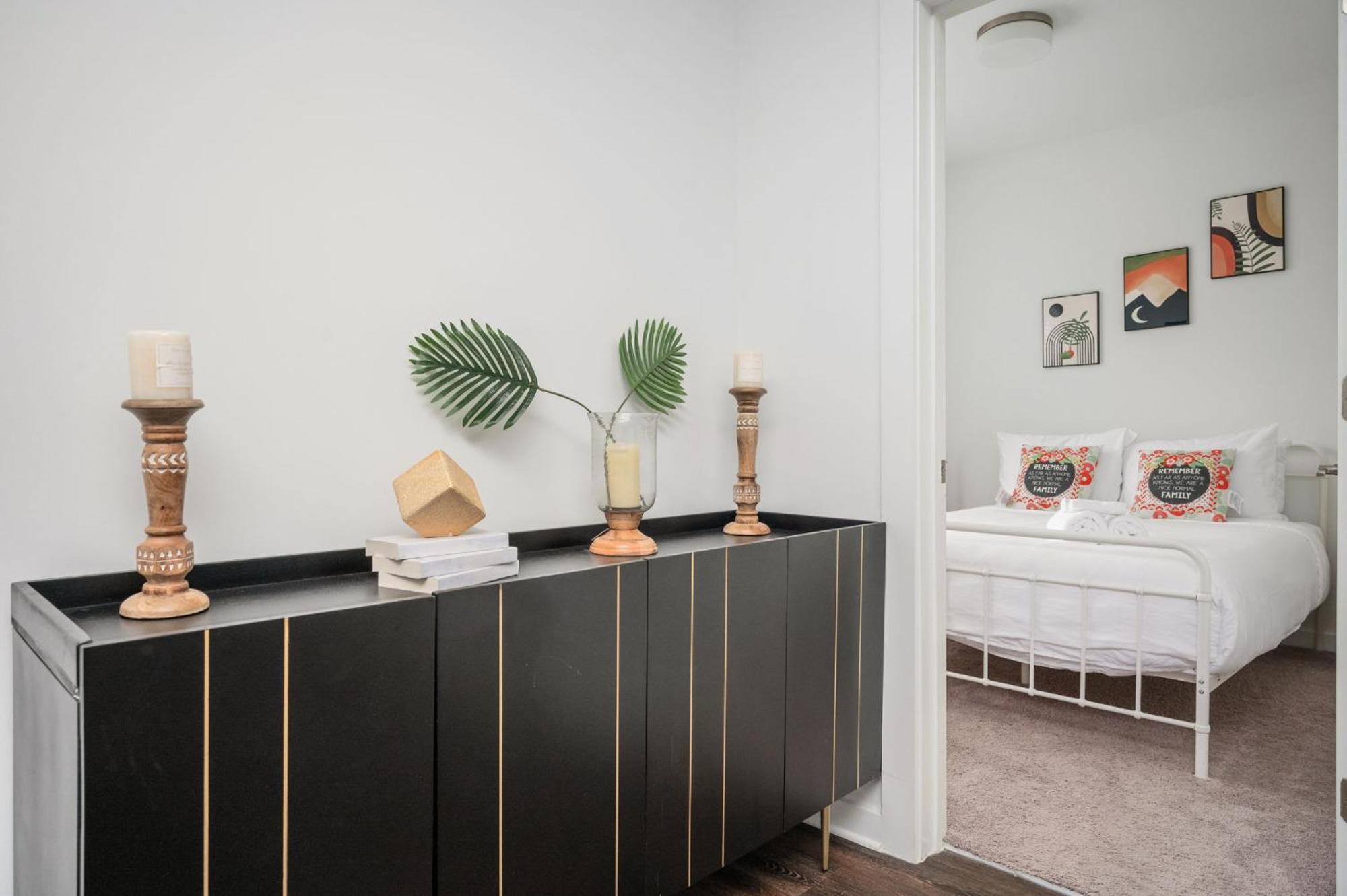 Holiday home Luxury New 2b2b Private Balcony 542blvd *