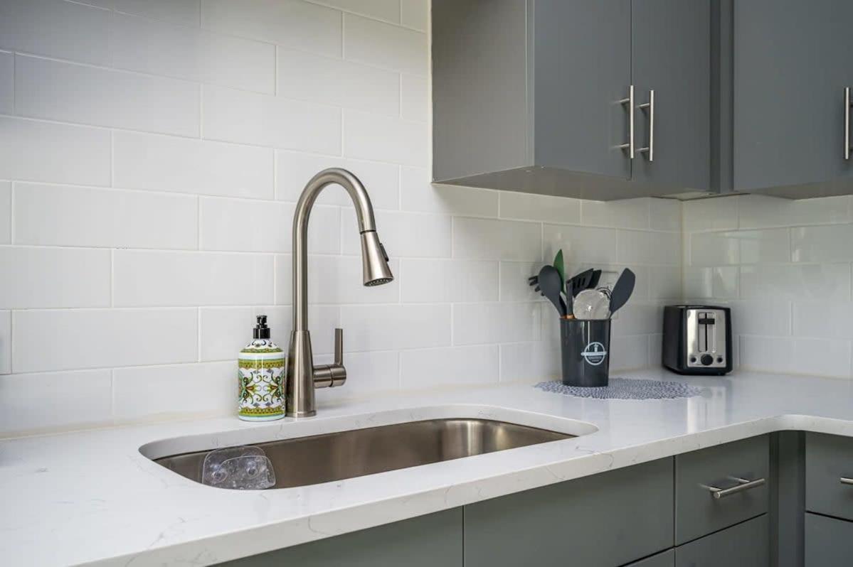 Apartment Luxe 1br With Balcony In Downtown 542blvd *