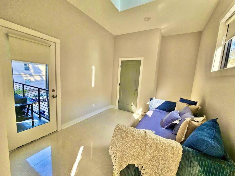 Brand-new 3story With Rooftop In Midtown Atlanta