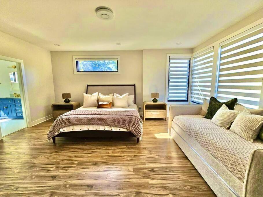 Brand-new 3story With Rooftop In Midtown *