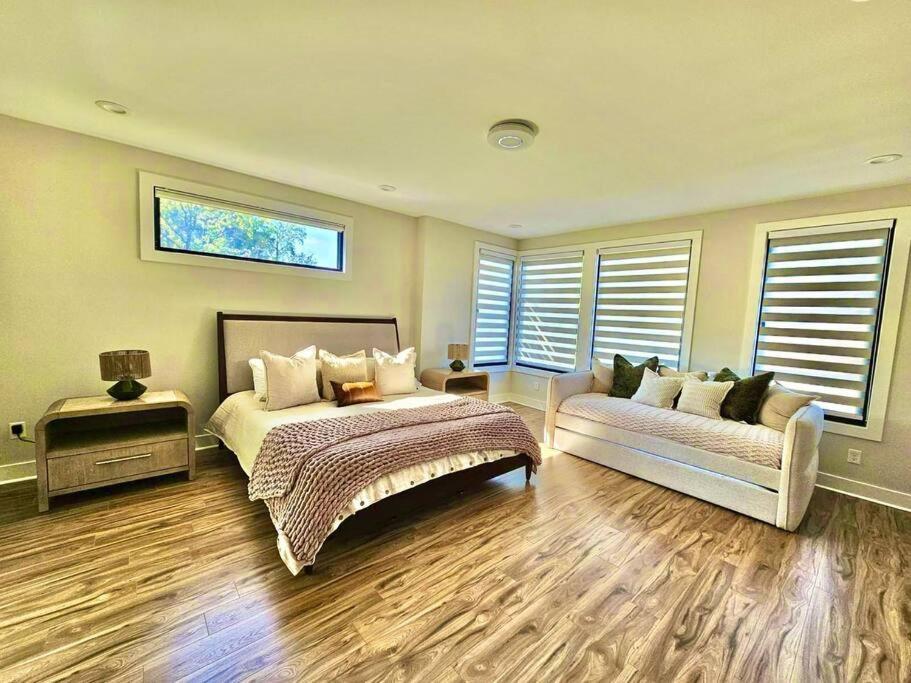 Holiday home Brand-new 3story With Rooftop In Midtown *