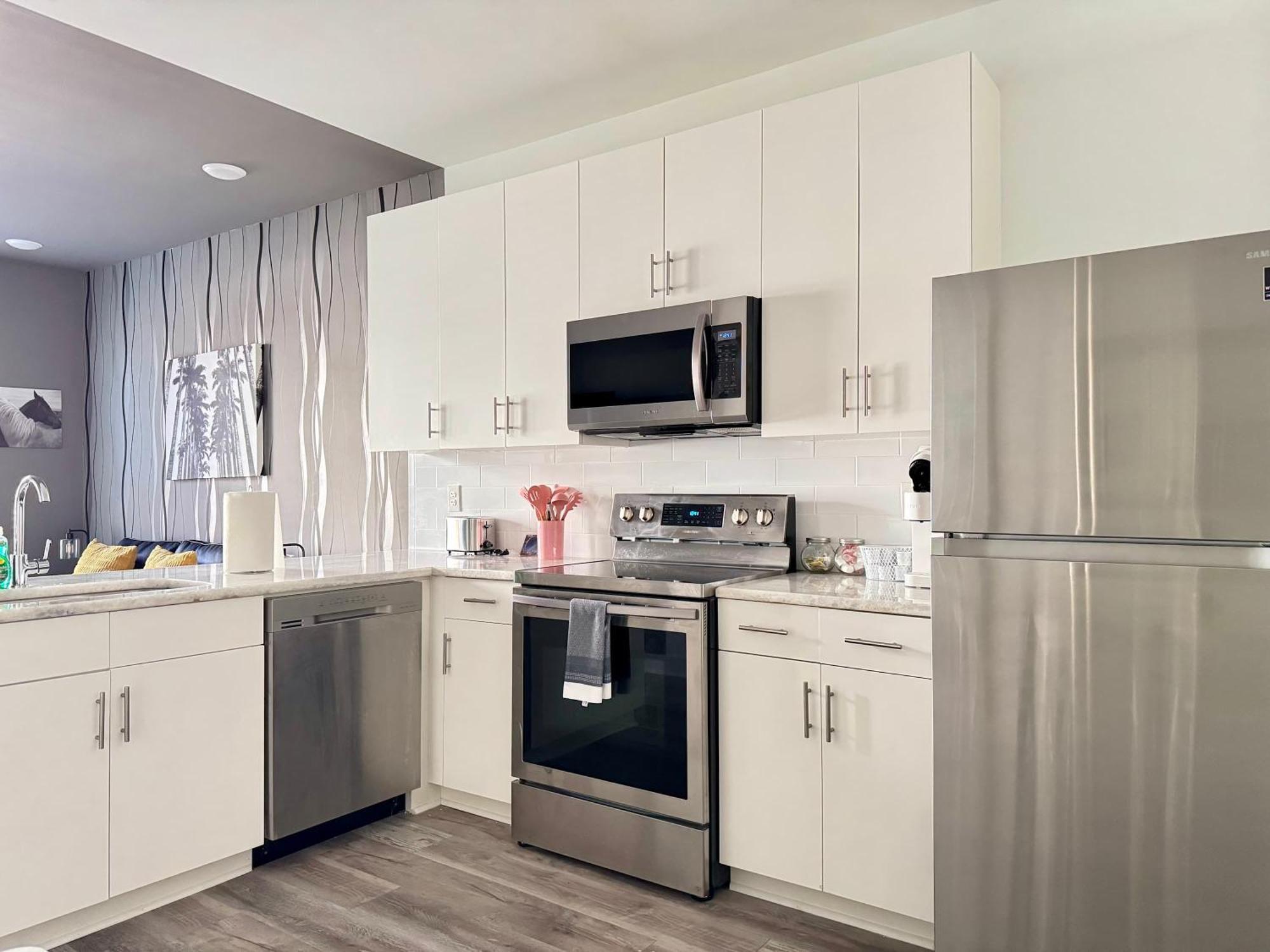 Apartment Luxury New 1b1b Private Balcony W Washer Dryer 525pkwy *