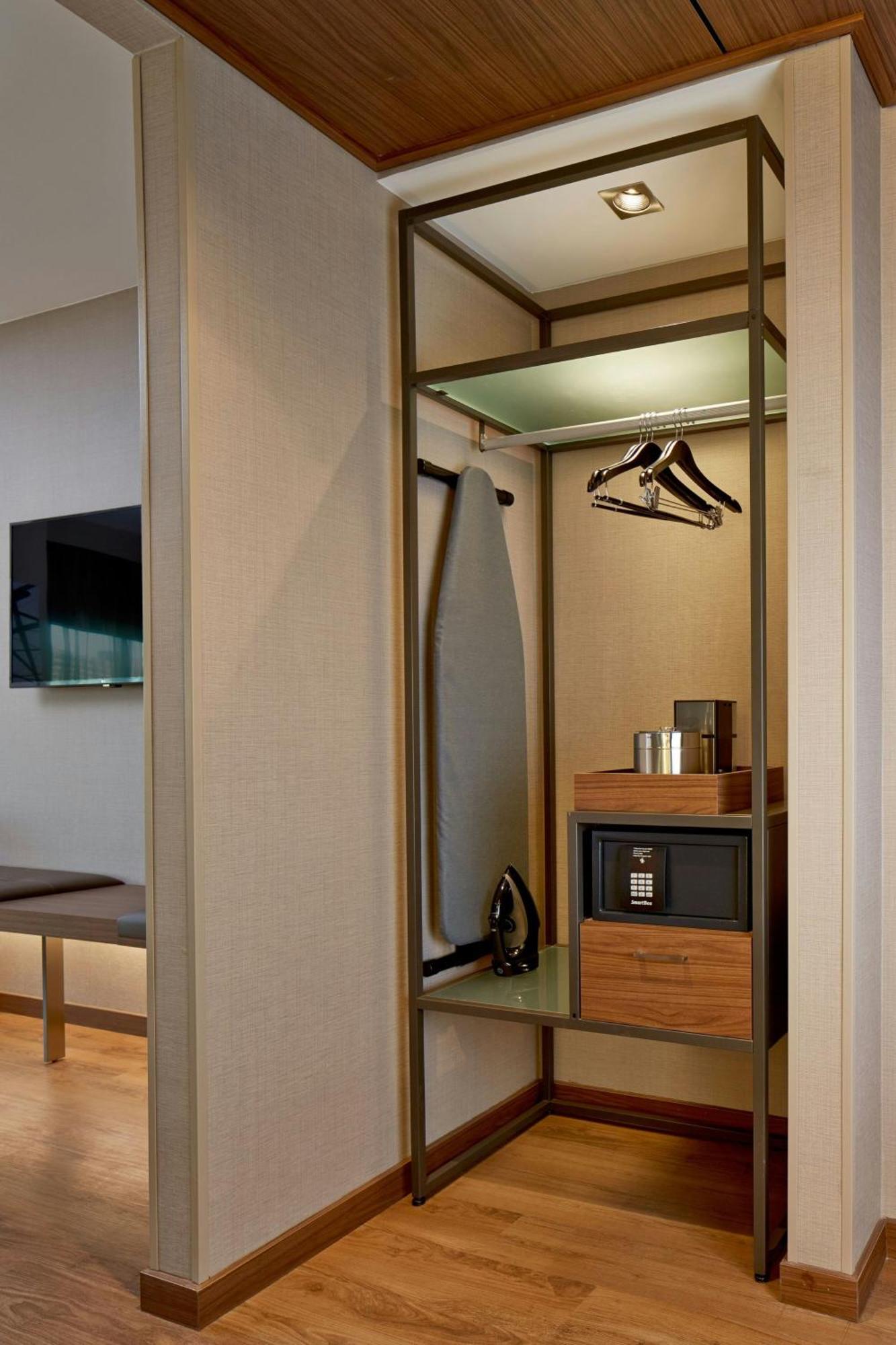 Ac By Marriott Buckhead At Phipps Plaza Hotel 4*