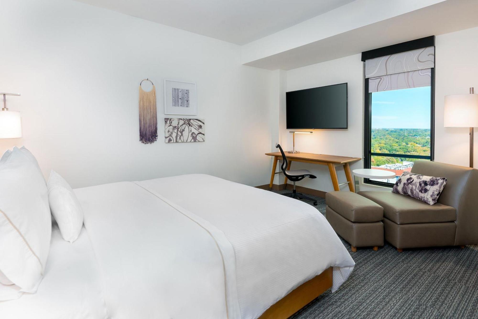 Element Midtown Hotel 3*