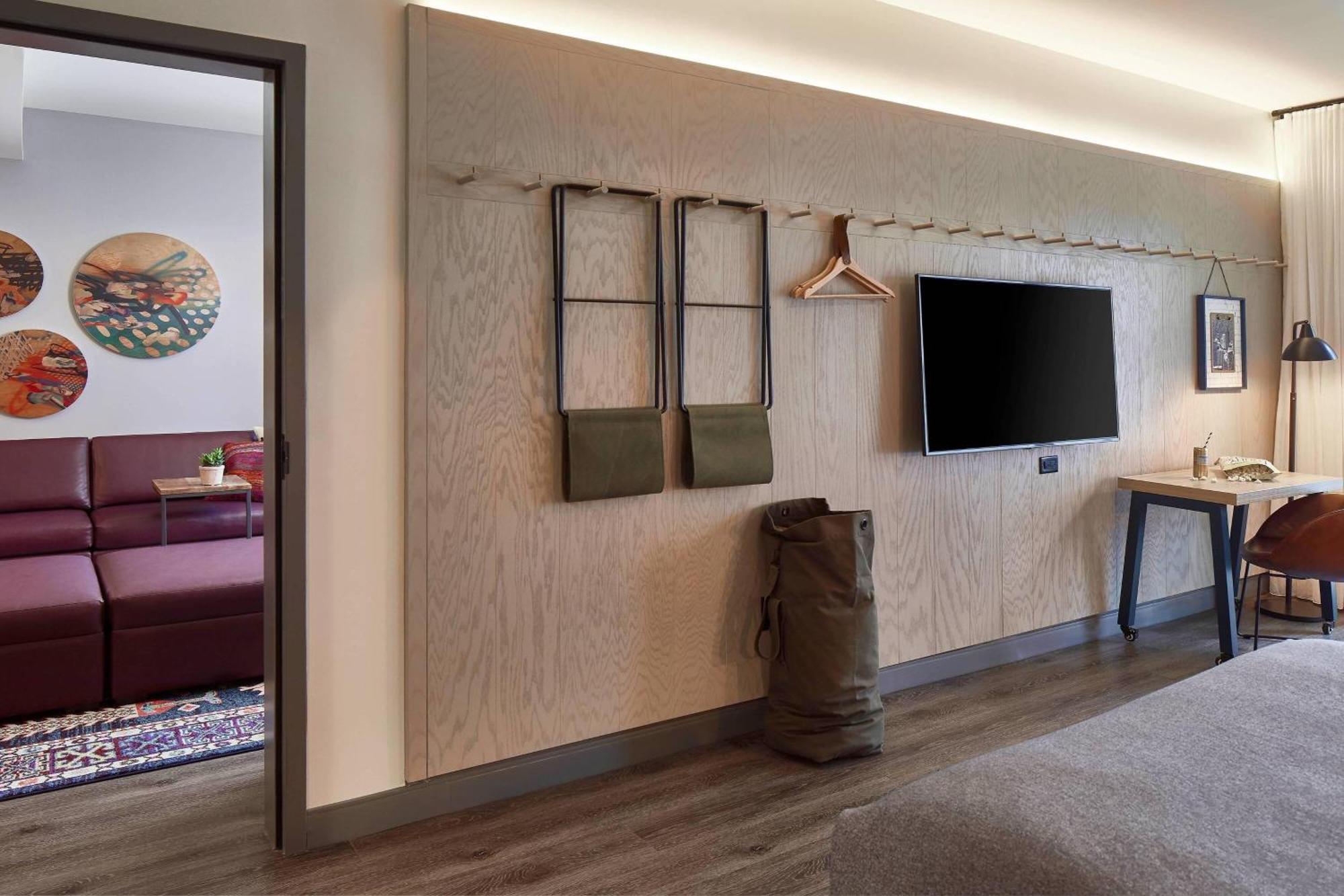 Hotel Moxy Midtown 4*