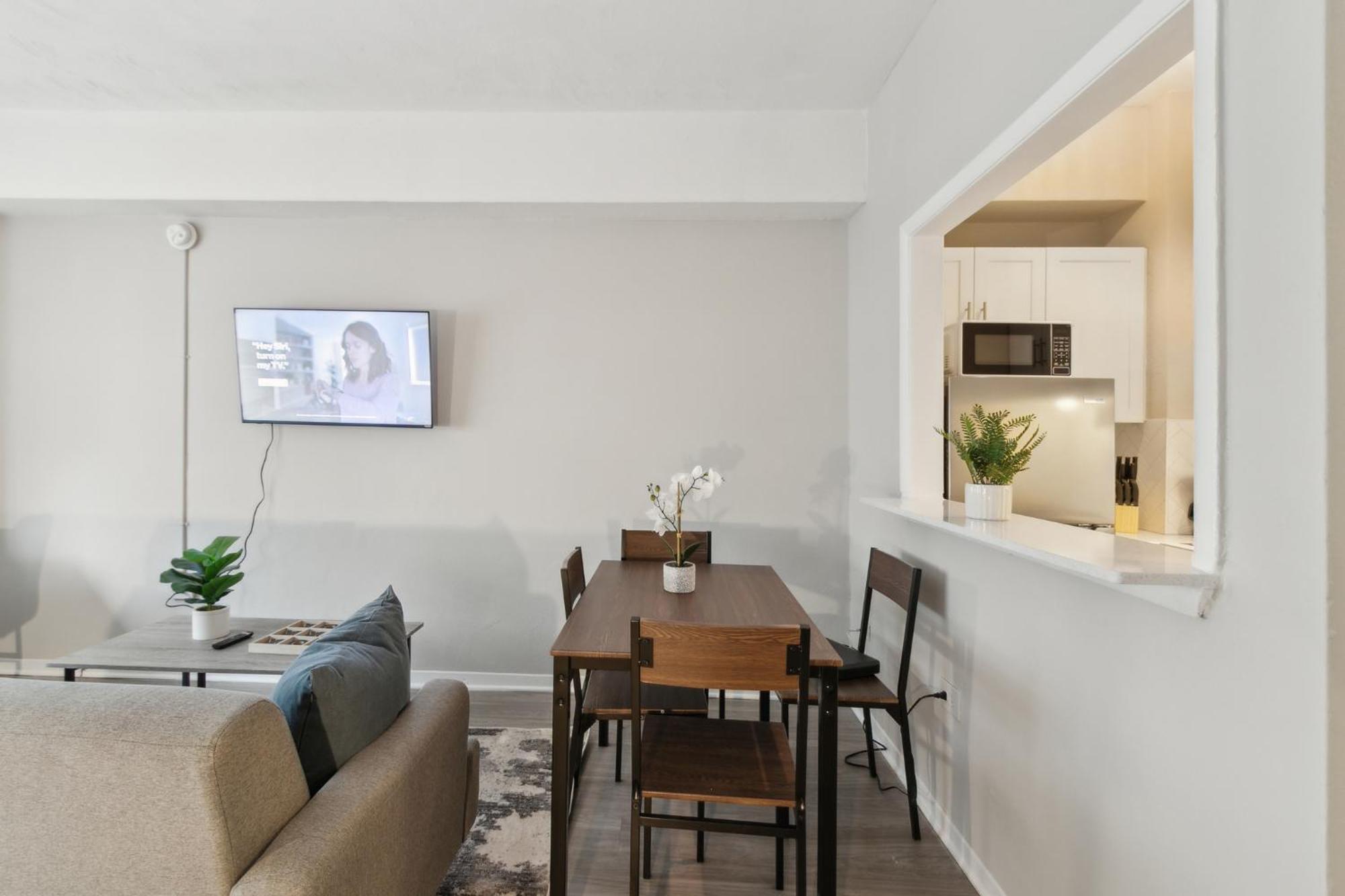 Crest At Peachtree 203 Spacious 1 Bd 1 Bth Apartment *