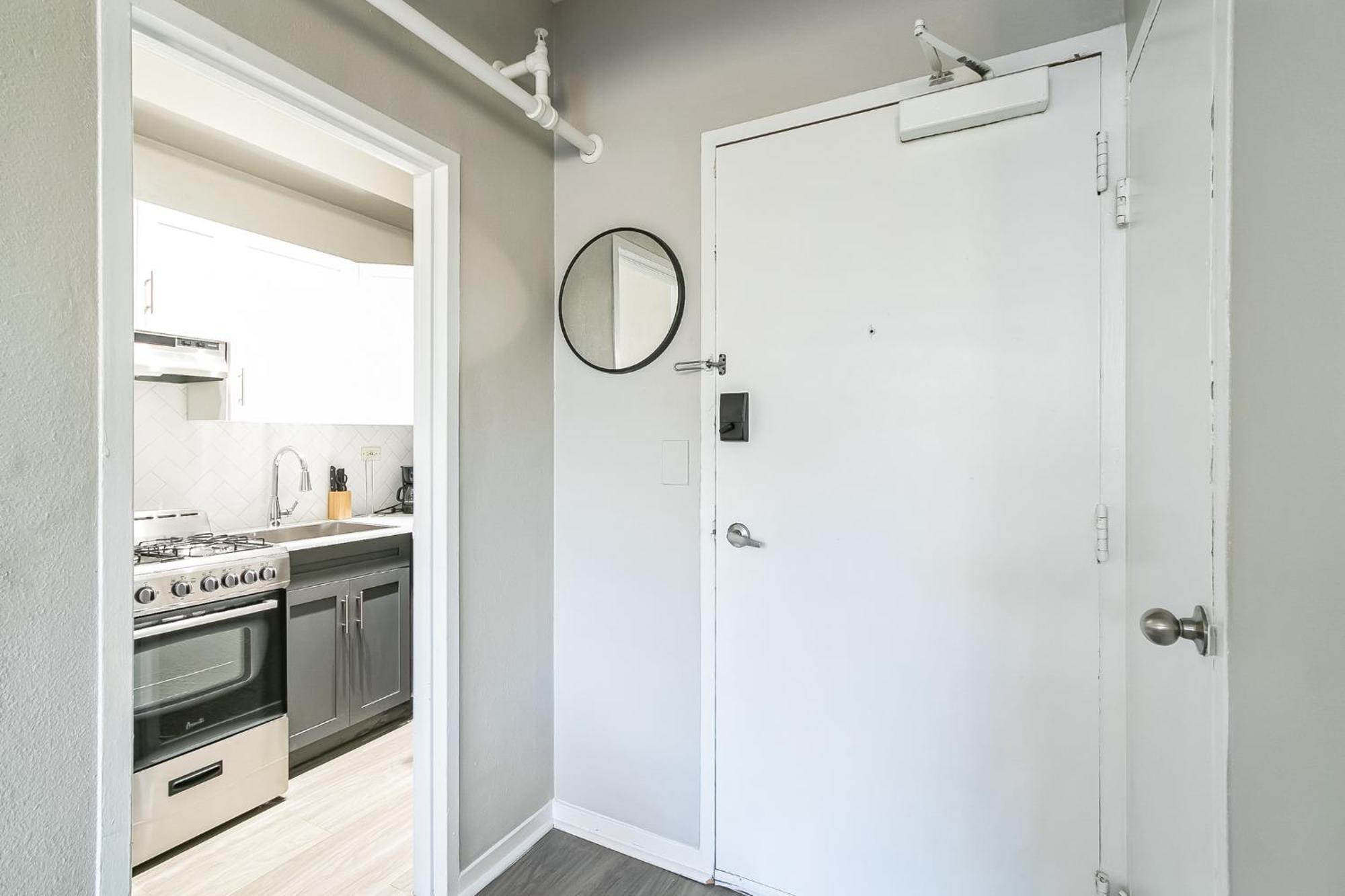 Crest At Peachtree 821 Spacious 1 Bd 1 Bth *