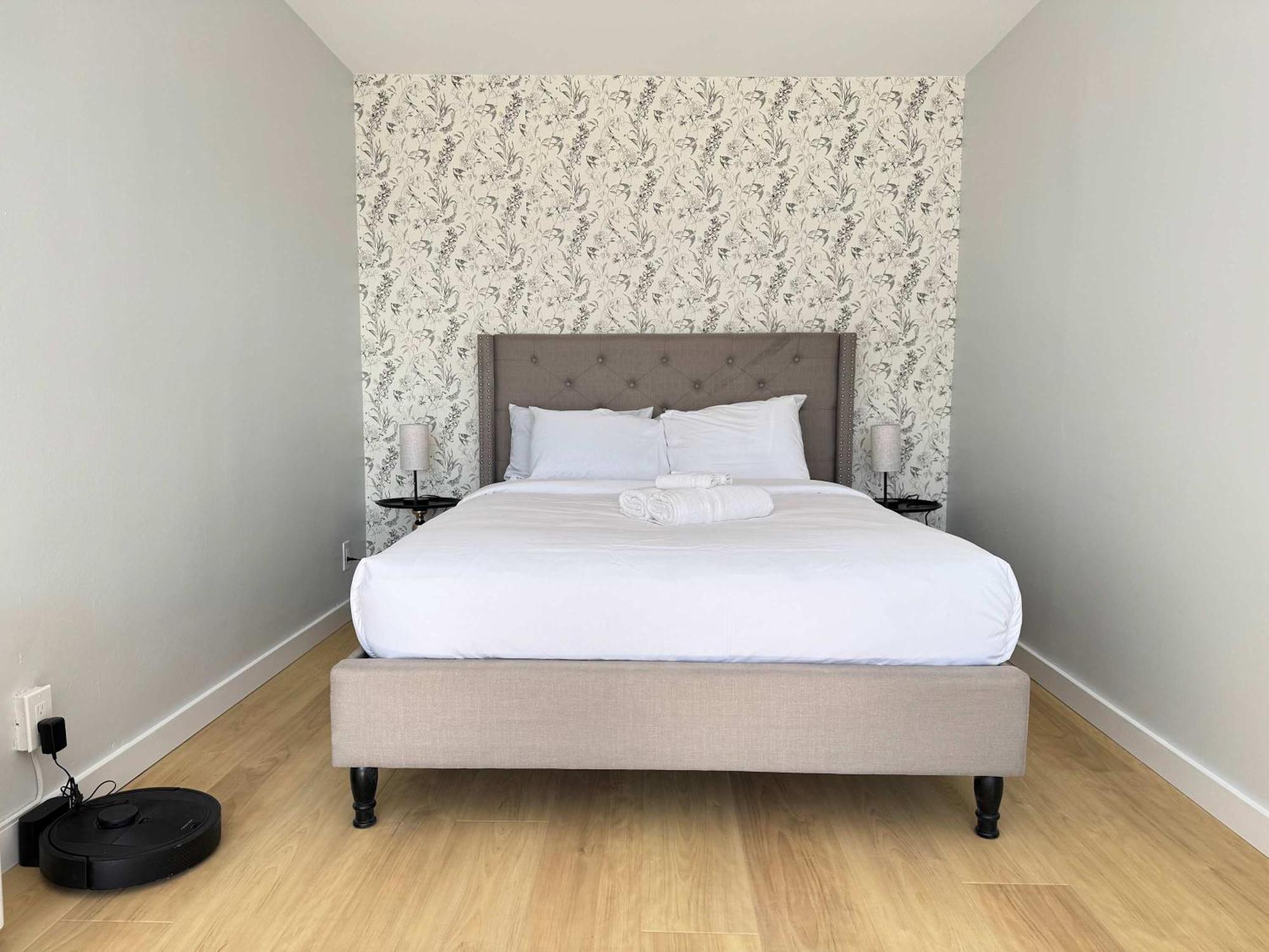 Heart Downtown 2bd Onsite Parking View King Bed Lm1106 Holiday home *