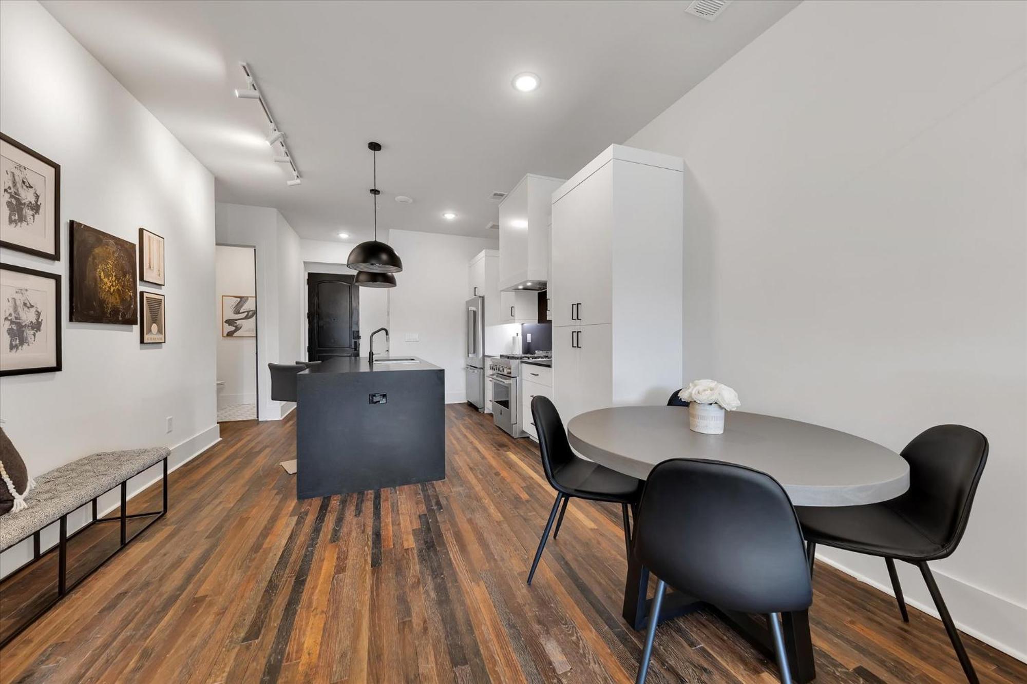 New Construction Loft Style Spacious Lux 204 Apartment *