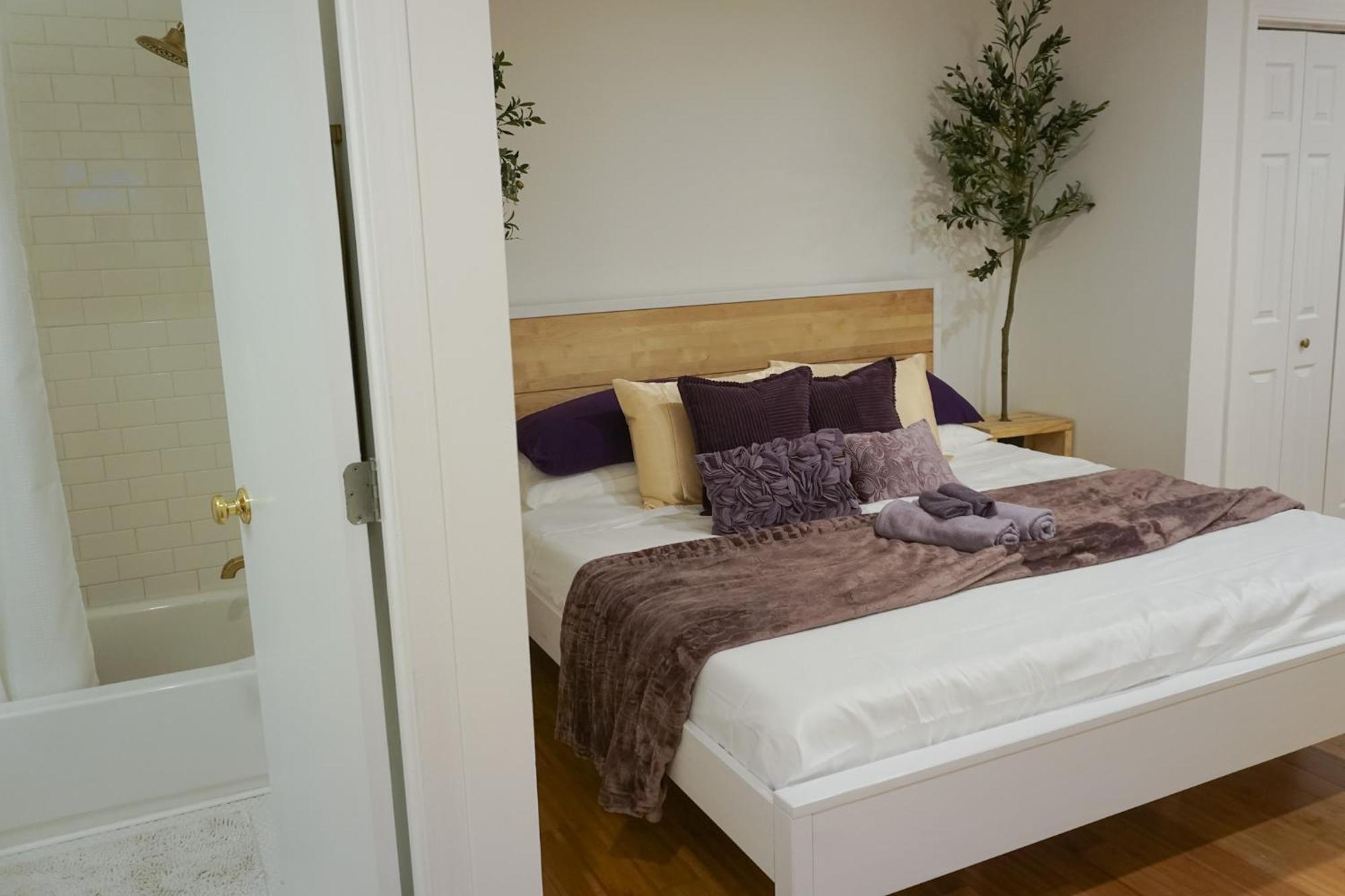 Holiday home King Size Modern Comfort Near Mercedes Benz Stadium *