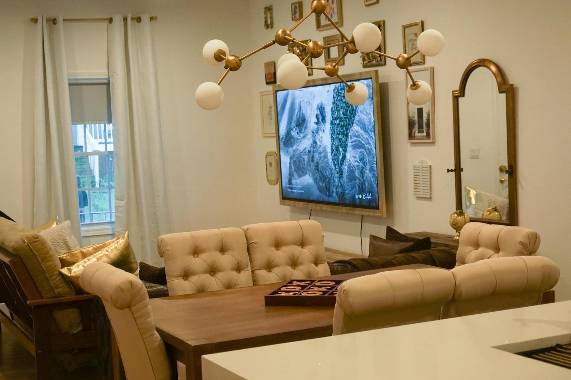 Holiday home King Size Modern Comfort Near Mercedes Benz Stadium *