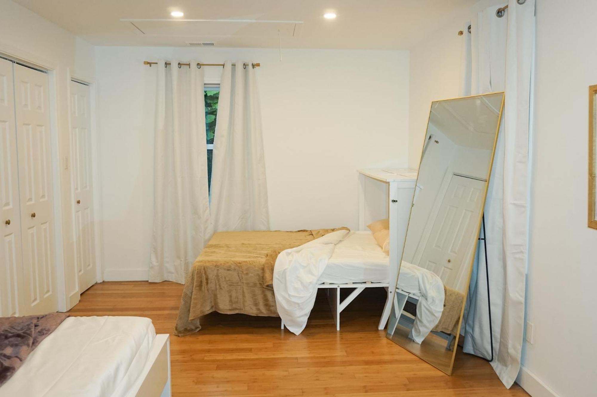 Holiday home King Size Modern Comfort Near Mercedes Benz Stadium *