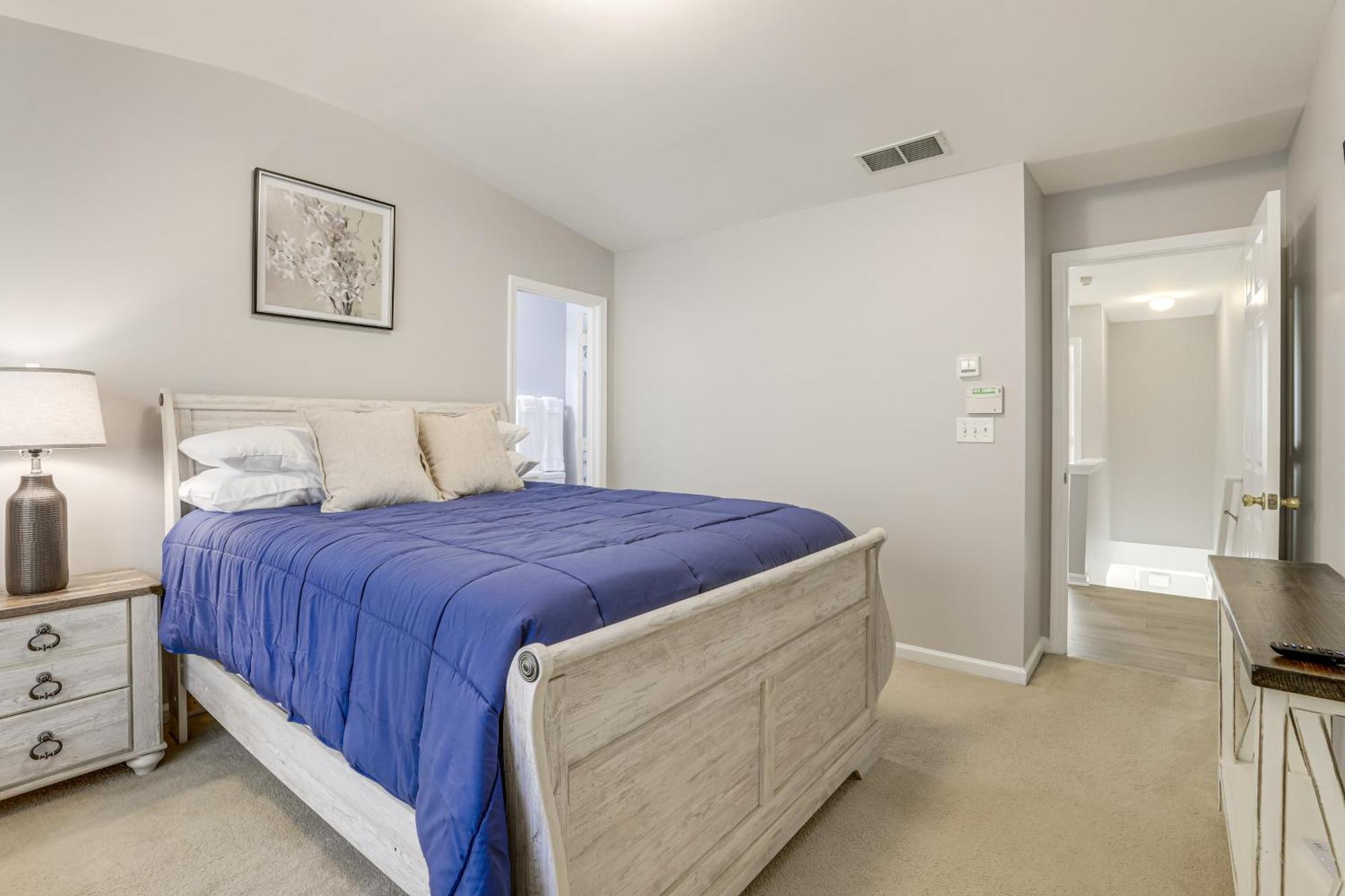 8 Mi To Downtown Townhome! Holiday home *