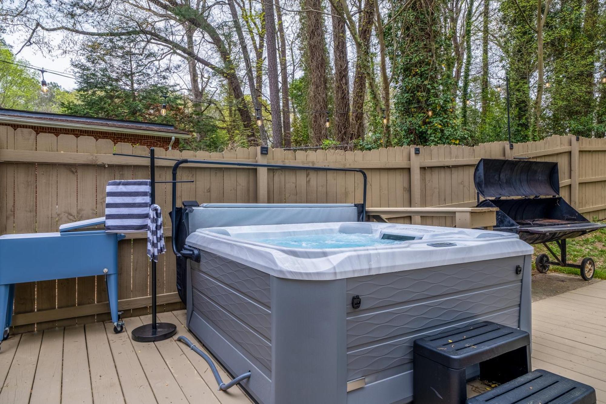 Atl Patio Paradise Pool, Hottub, Theater, Gmrm, B-ball Holiday home Atlanta