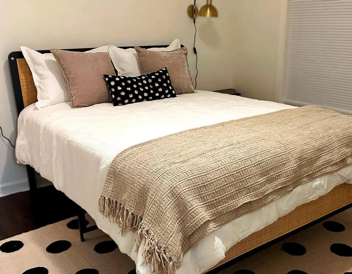 Two Cozy Homes Near Gwcc & Mercedes Benz - Sleeps 15 Holiday home