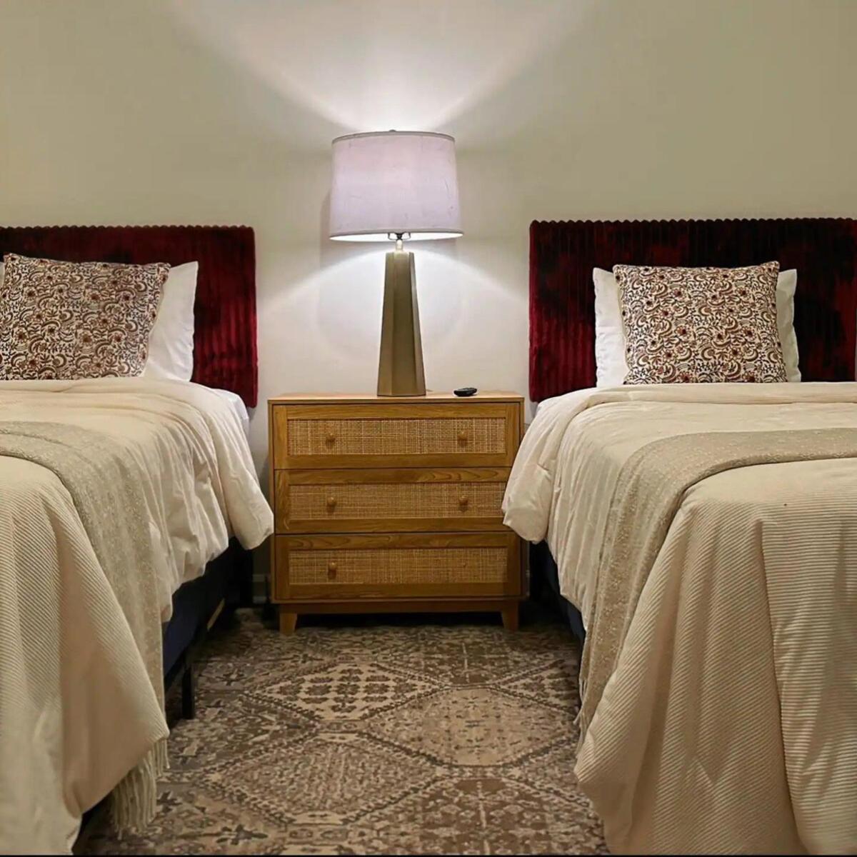 Holiday home Two Cozy Homes Near Gwcc & Mercedes Benz - Sleeps 15 *