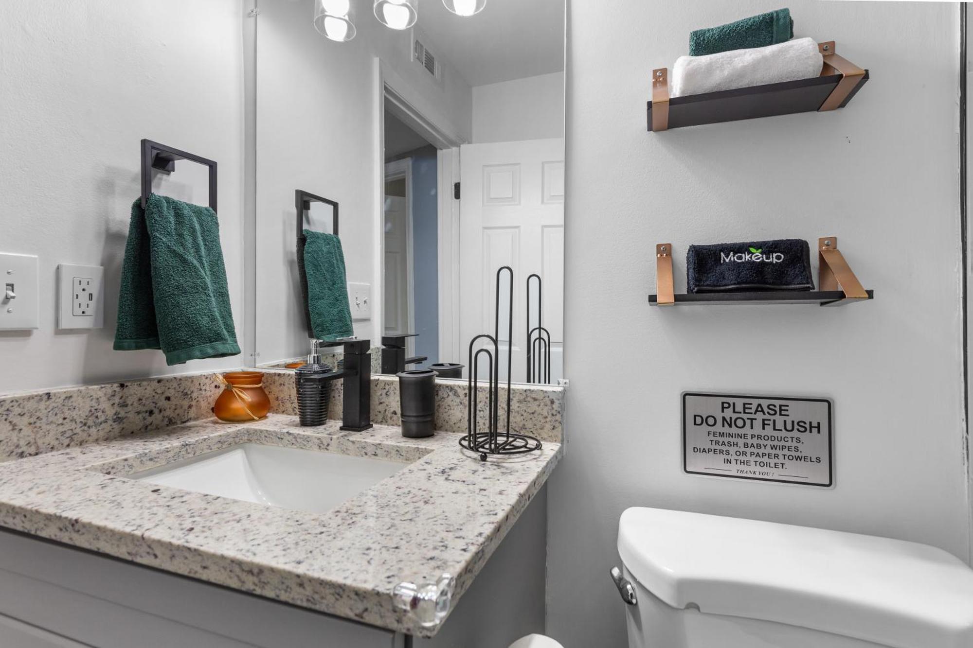 Tranquility Creek - Stylish 2br - 7 Mins Atl Airport Apartment *