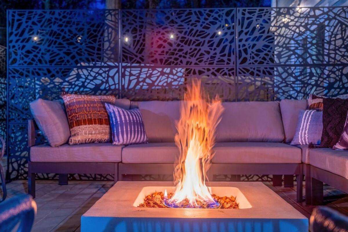 Atl Patio Paradise Pool, Hottub, Theater, Gmrm, B-ball Holiday home