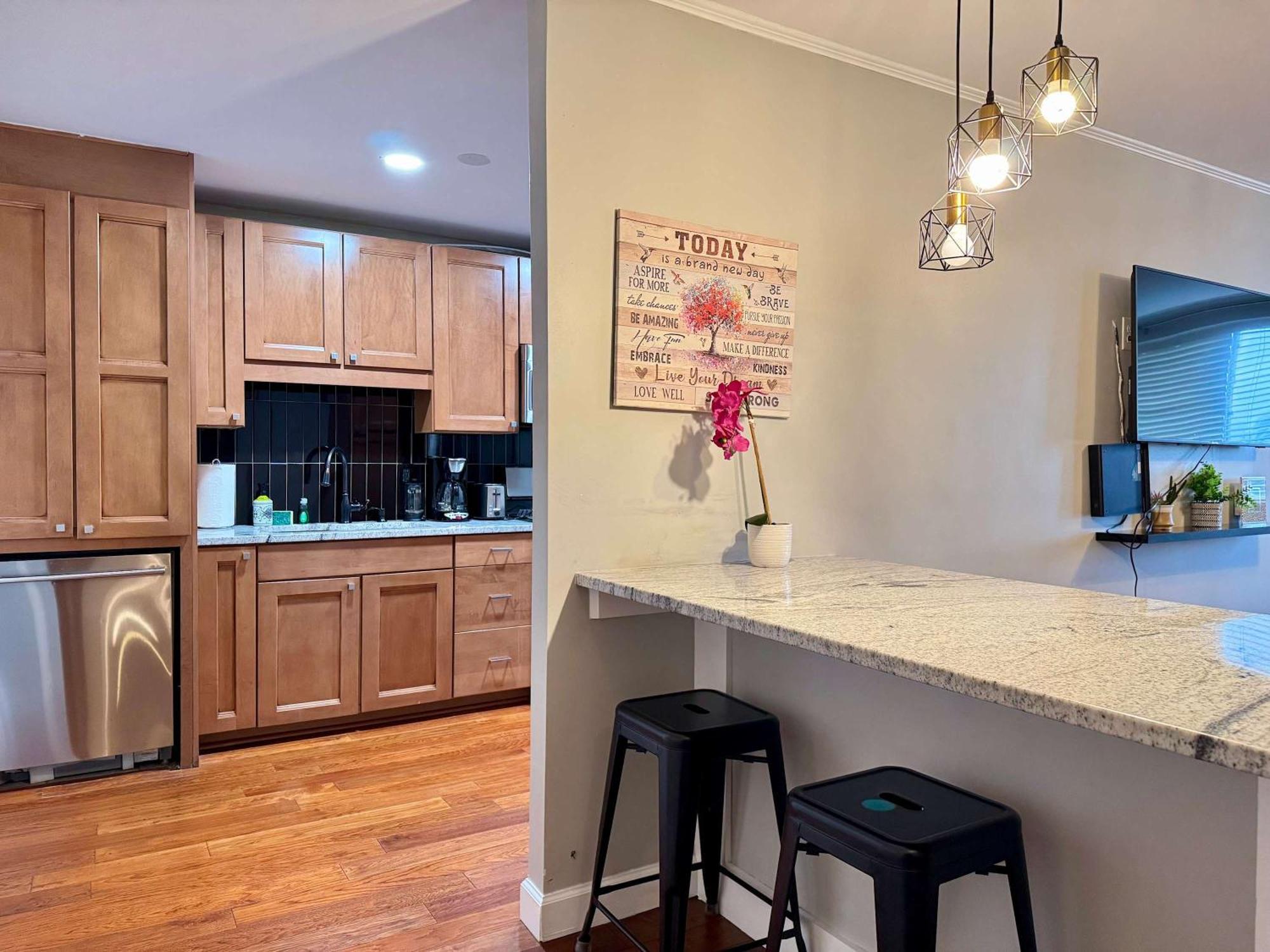 2br Chic Downtown Atl W Free Parking Lm602 *