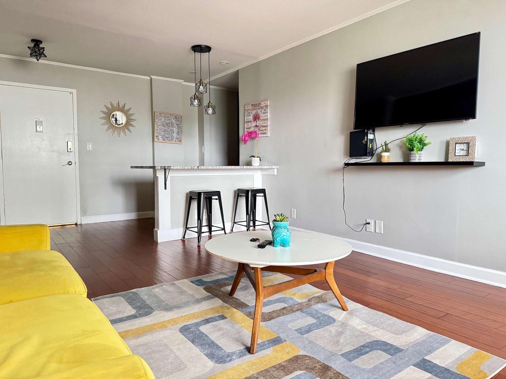 2br Chic Downtown Atl W Free Parking Lm602 Holiday home Atlanta