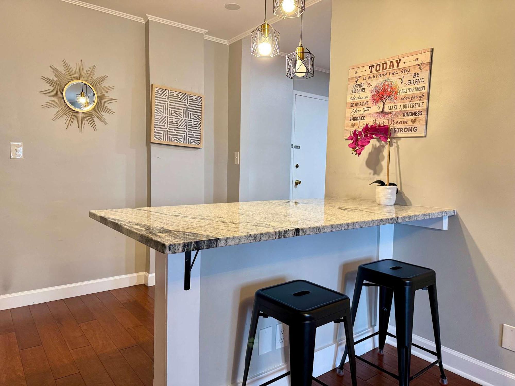 Holiday home 2br Chic Downtown Atl W Free Parking Lm602 Atlanta