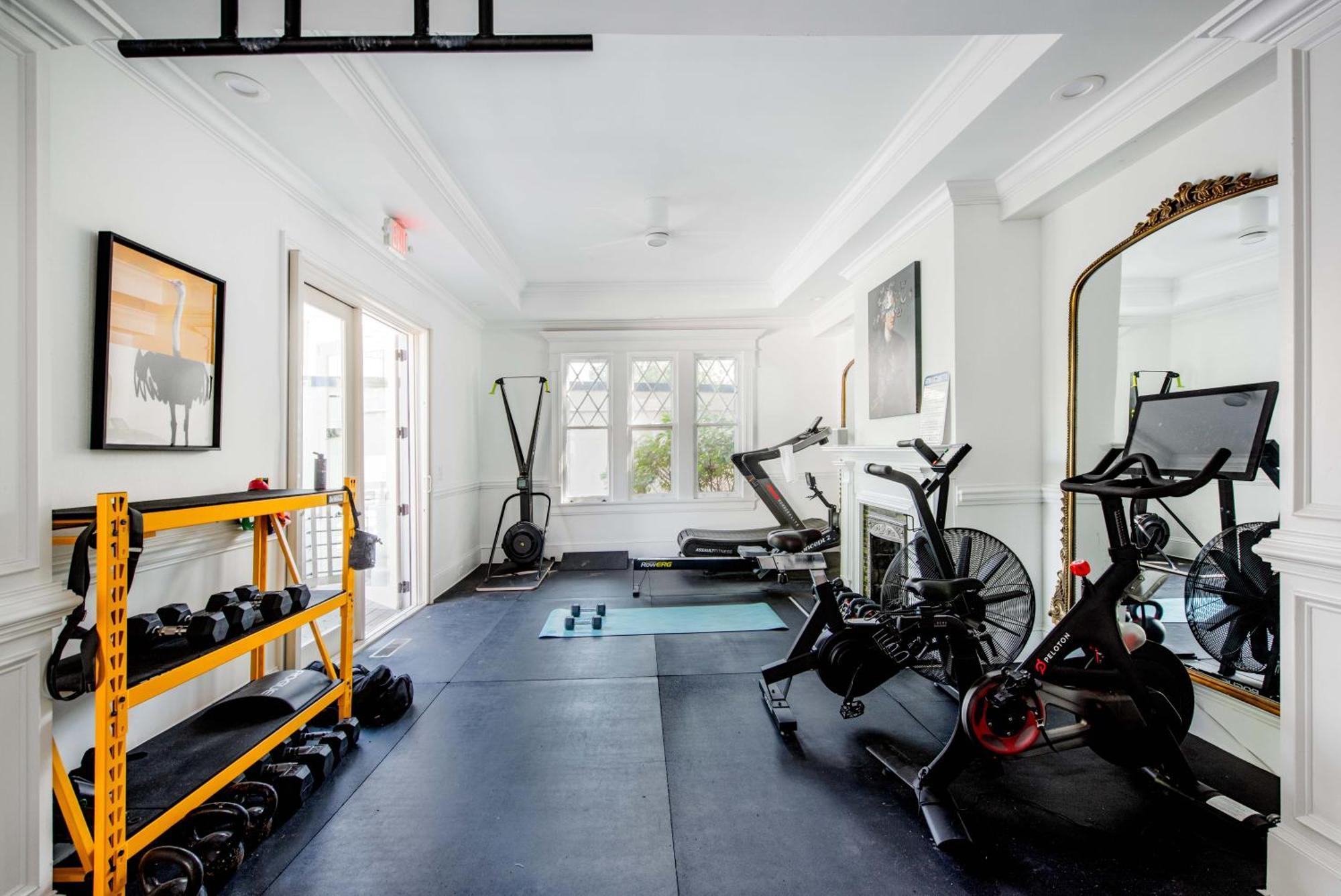 Cloud Nine Apartment