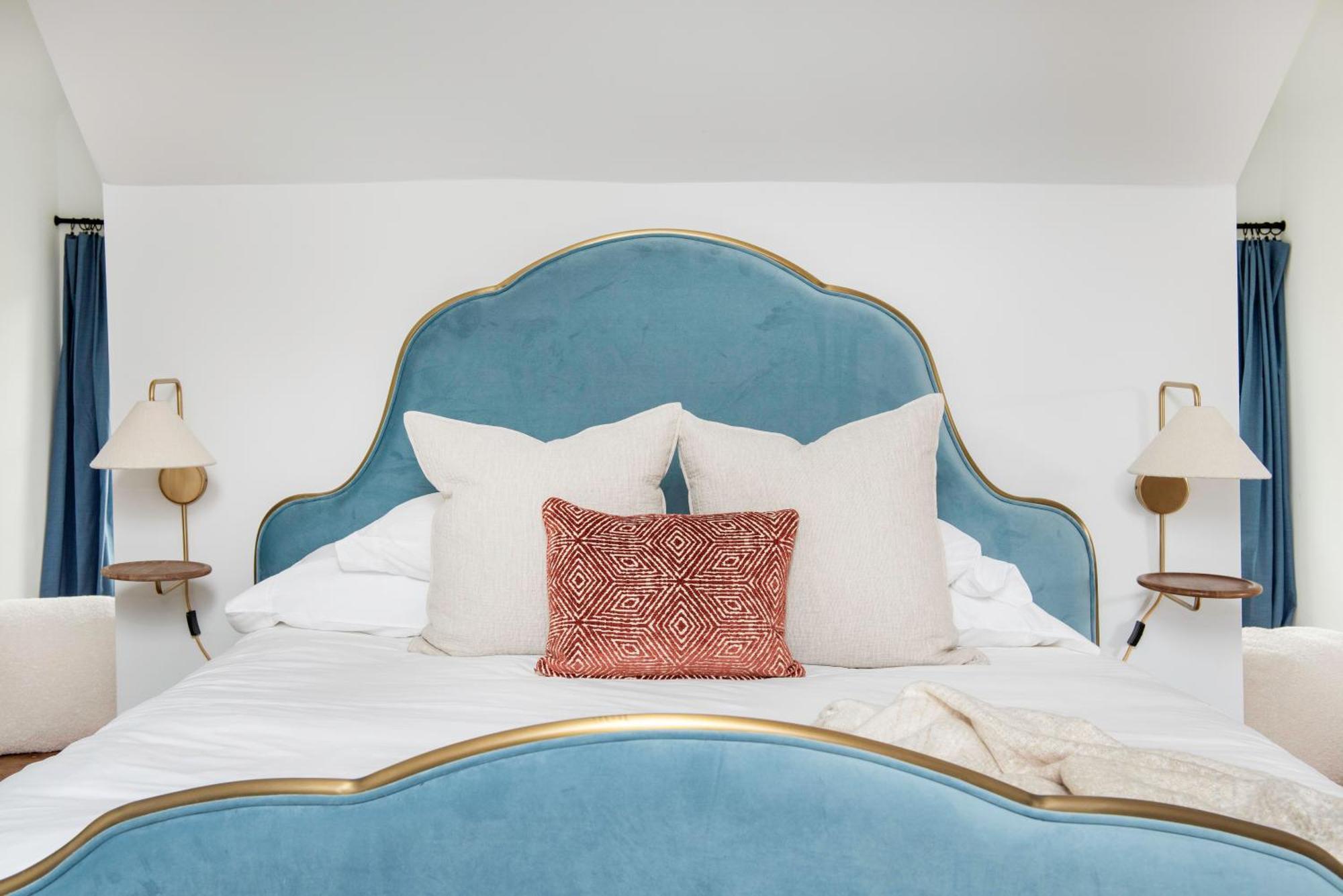 Cloud Nine Apartment *